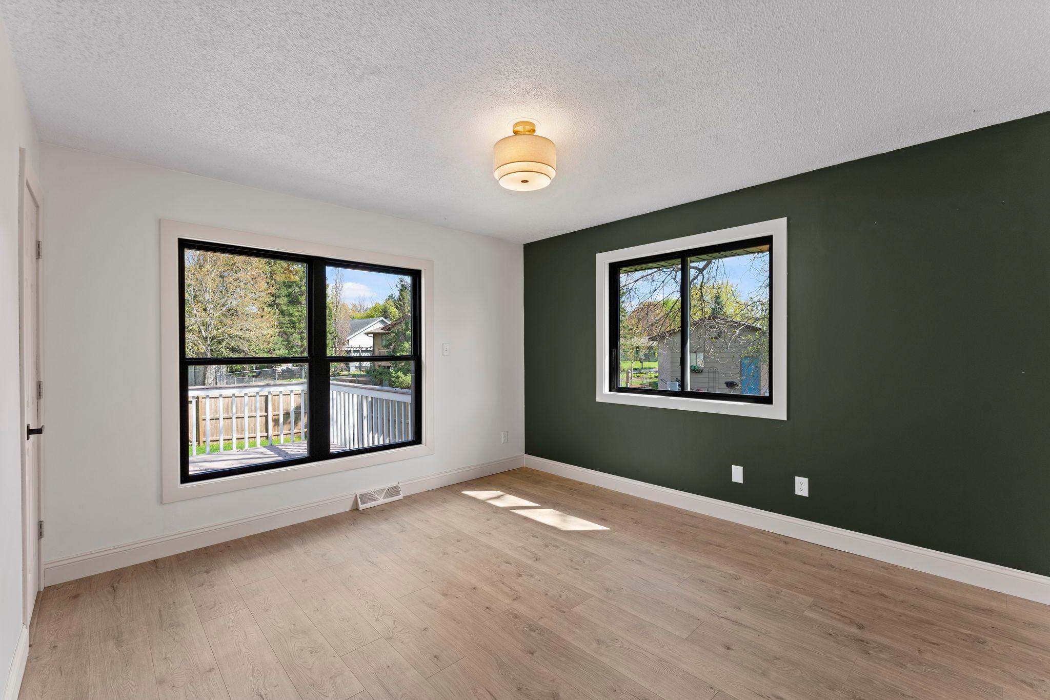 27-web-or-mls-1600 Roosevelt Dr-33.jpg