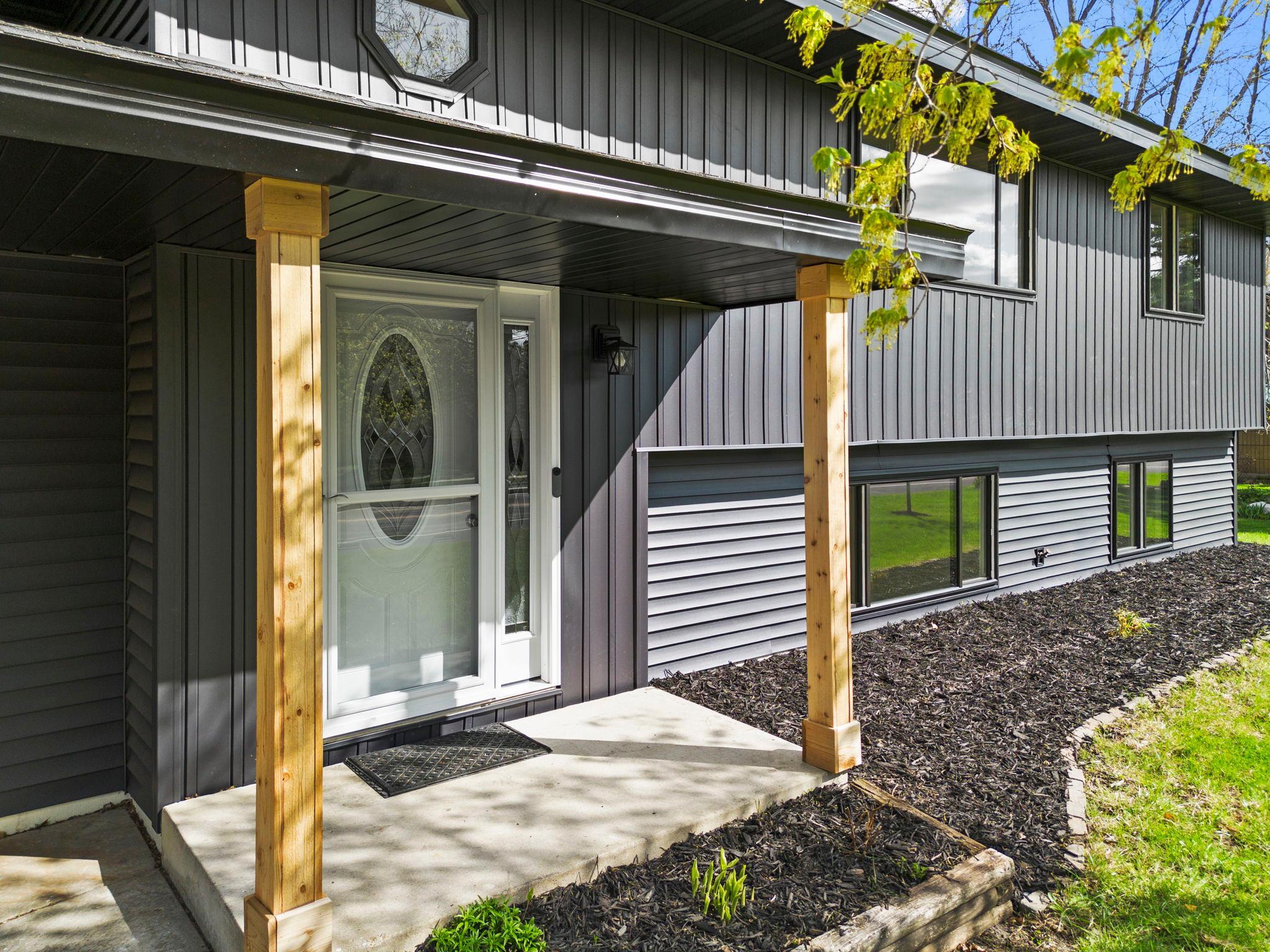 13-web-or-mls-1600 Roosevelt Dr-247.jpg