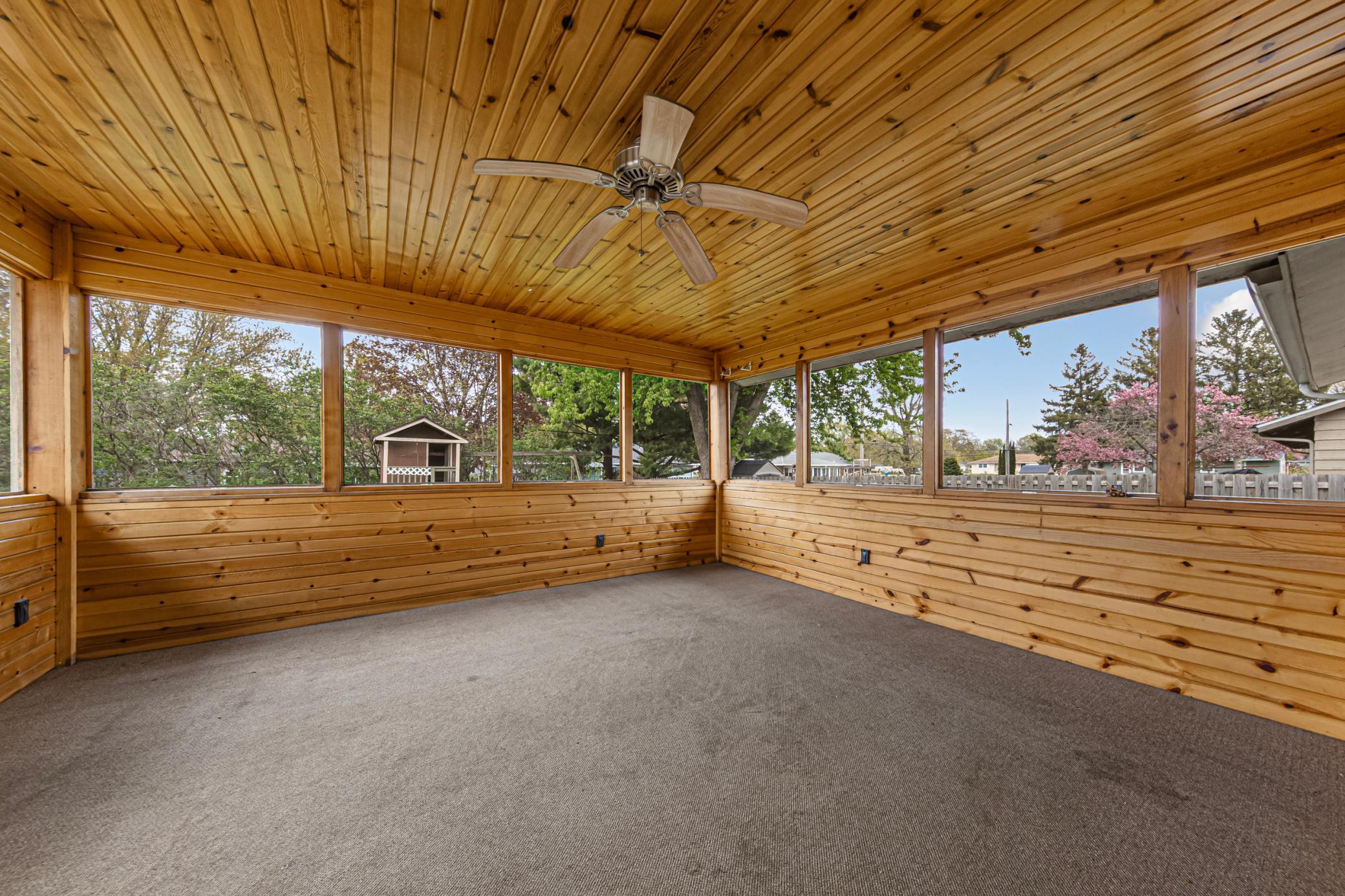 16 screened porch.jpg
