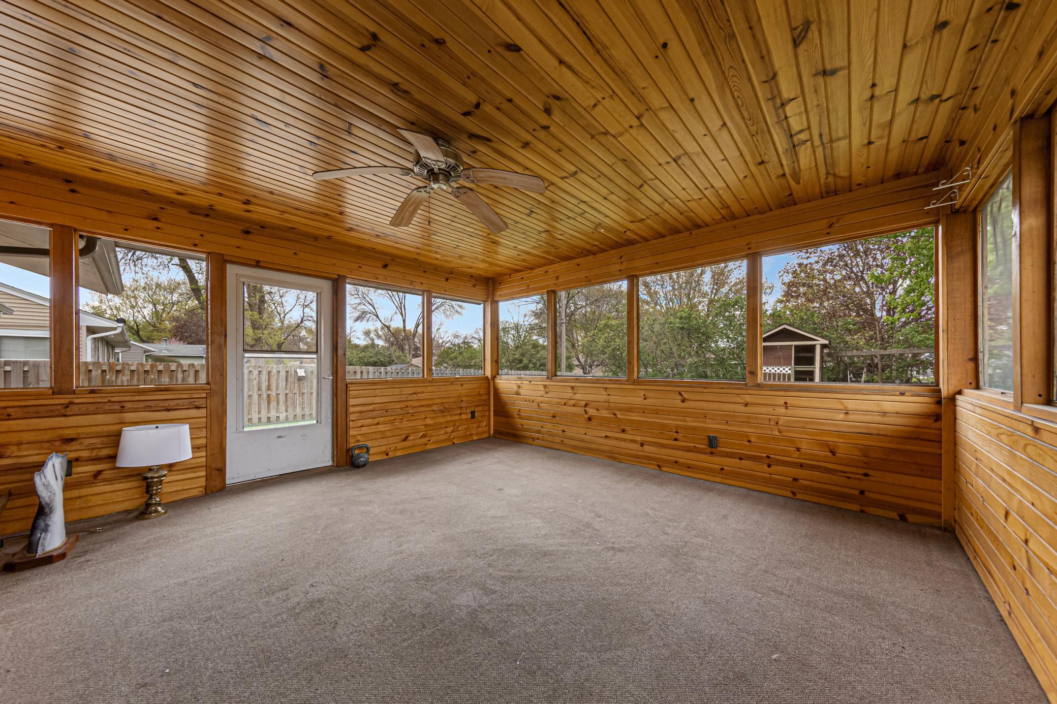 17 screened porch.jpg