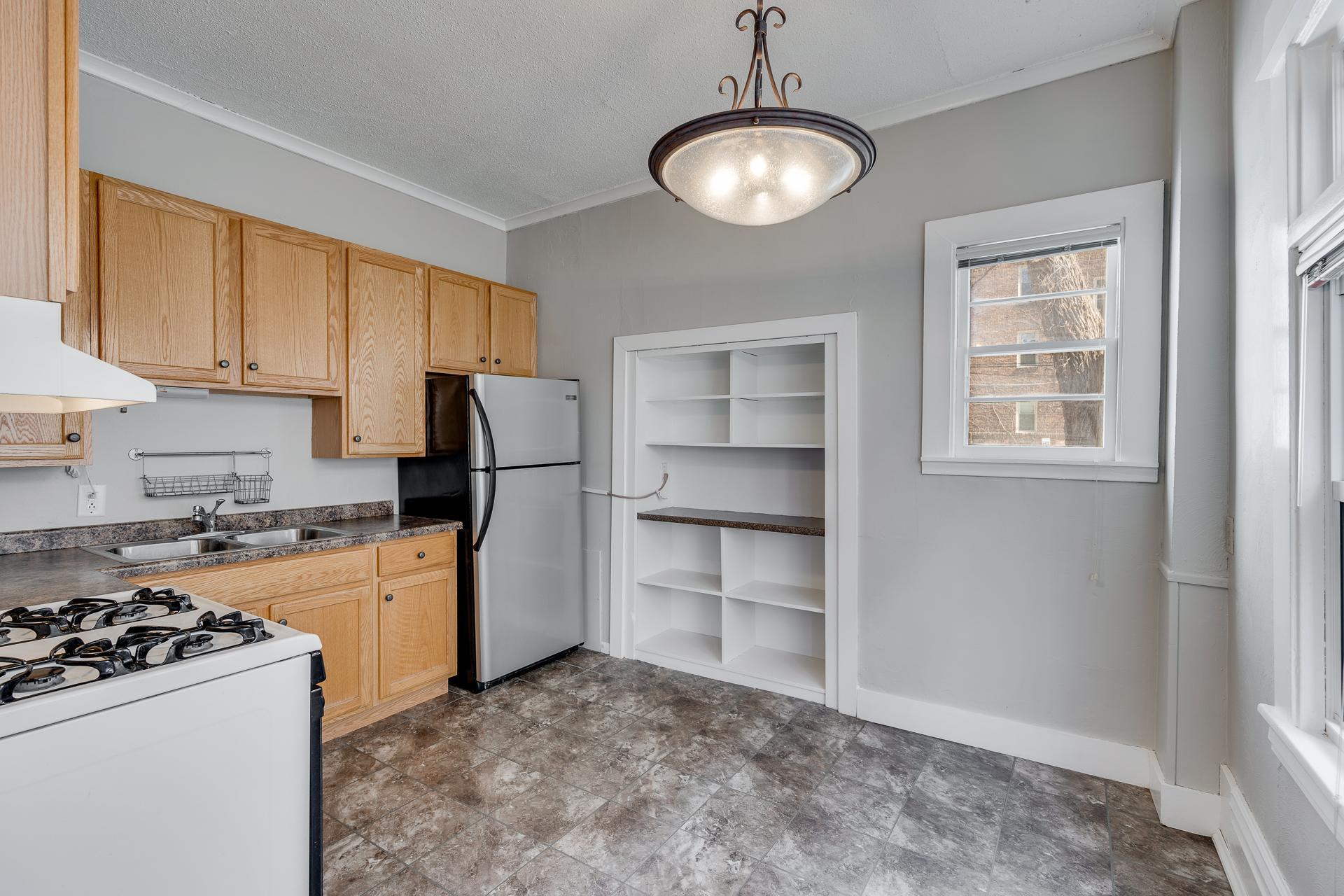 2305 Garfield - Ktichen 1.jpg