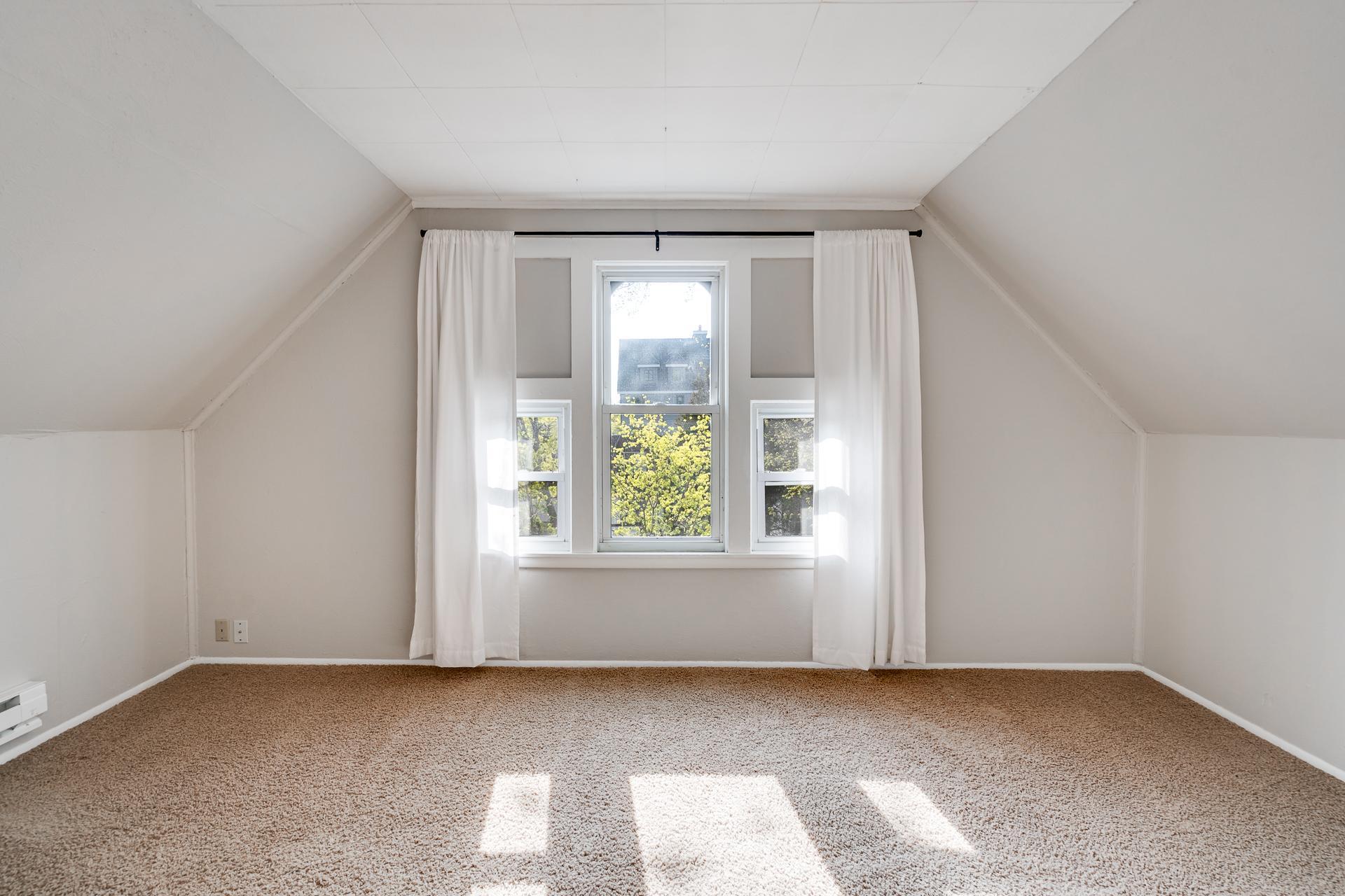 2305 Garfield Ave MLS-18.jpg