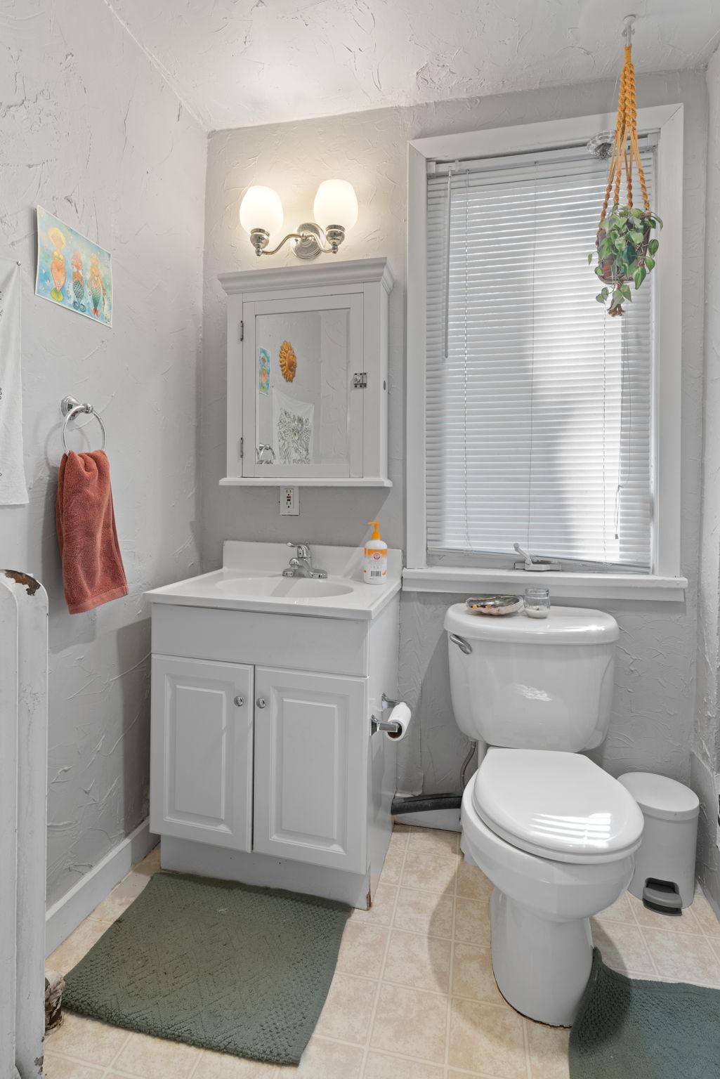 44-web-or-mls-2305 Garfield Ave-44.jpg