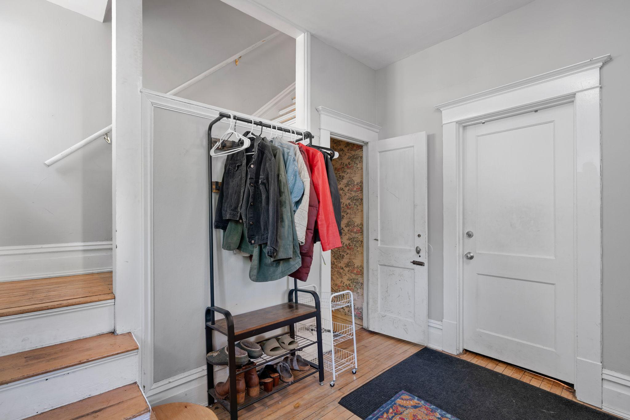 30-web-or-mls-2305 Garfield Ave-30.jpg