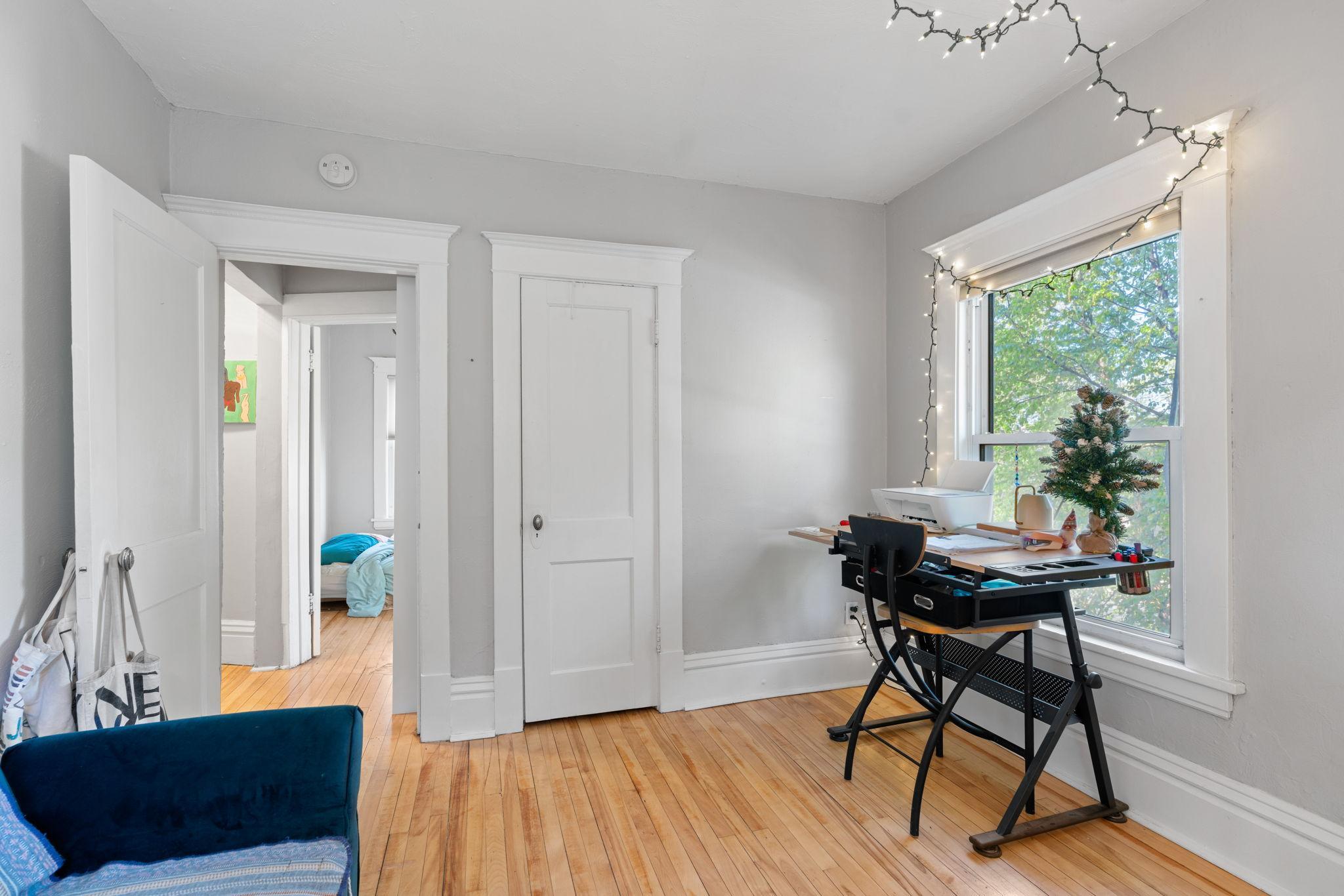58-web-or-mls-2305 Garfield Ave-58.jpg