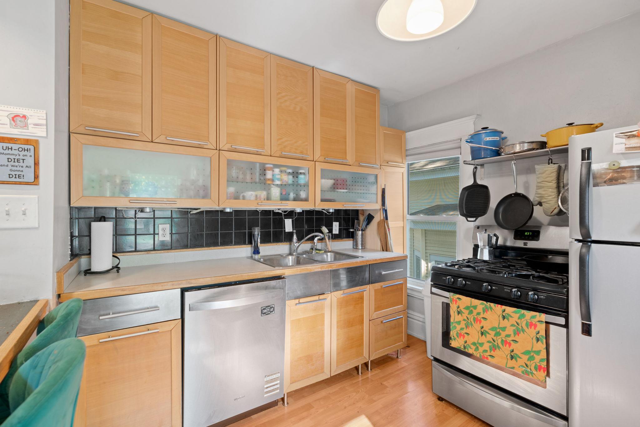 50-web-or-mls-2305 Garfield Ave-50.jpg