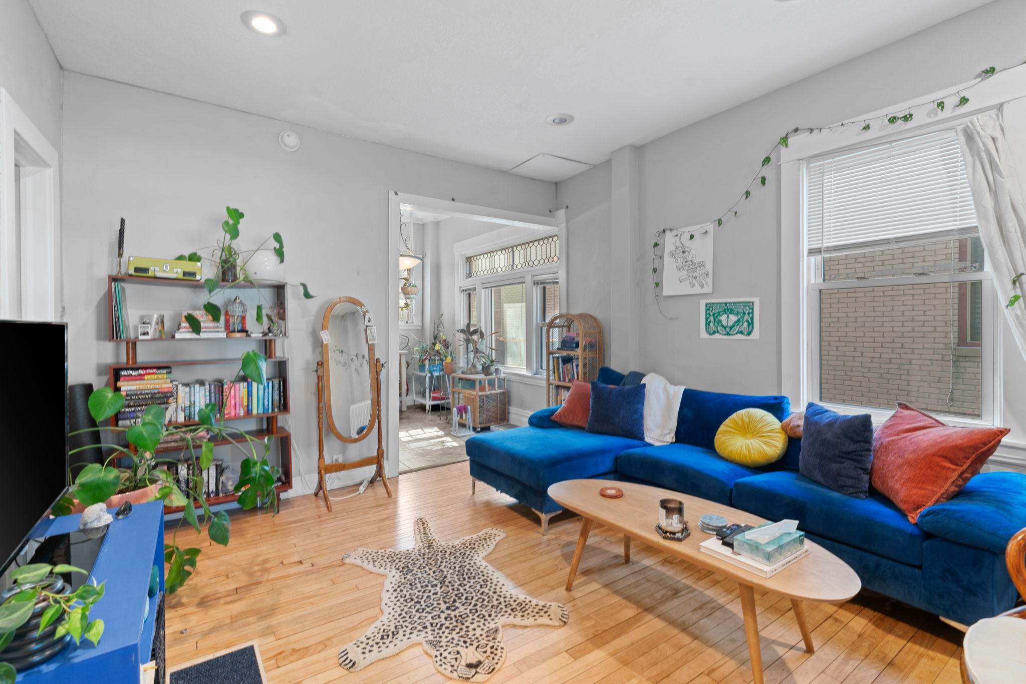 32-web-or-mls-2305 Garfield Ave-32.jpg