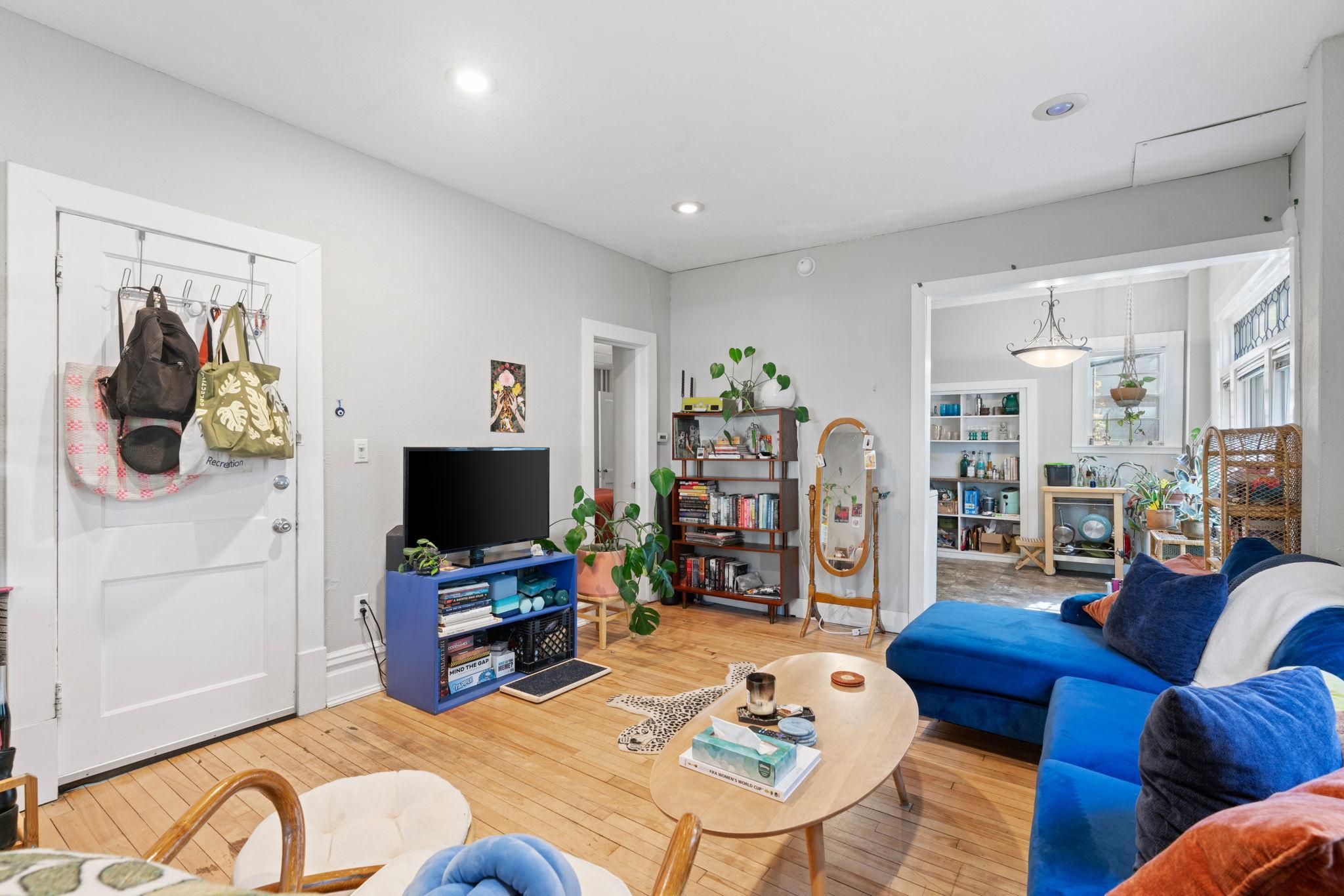 31-web-or-mls-2305 Garfield Ave-31.jpg