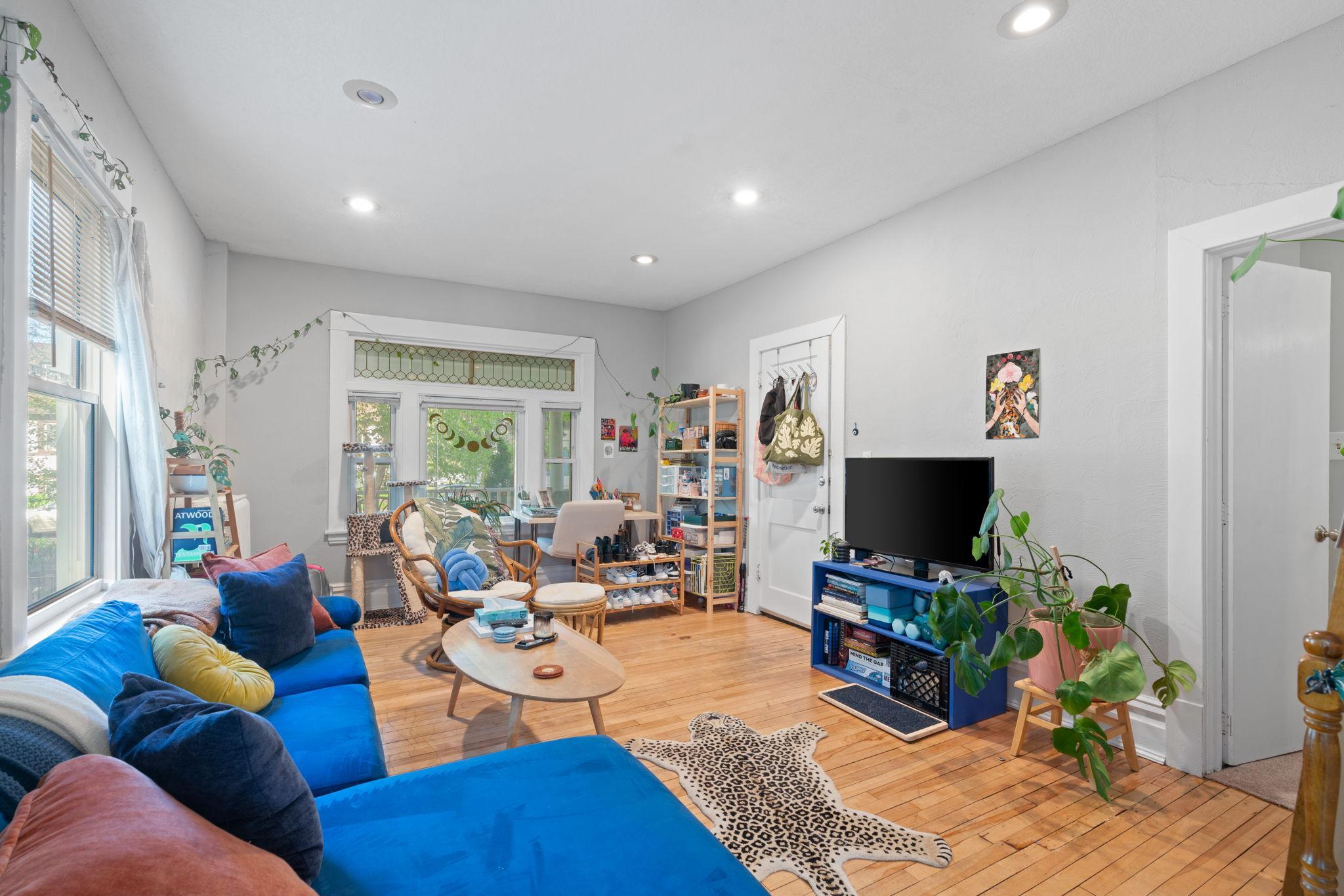 33-web-or-mls-2305 Garfield Ave-33.jpg