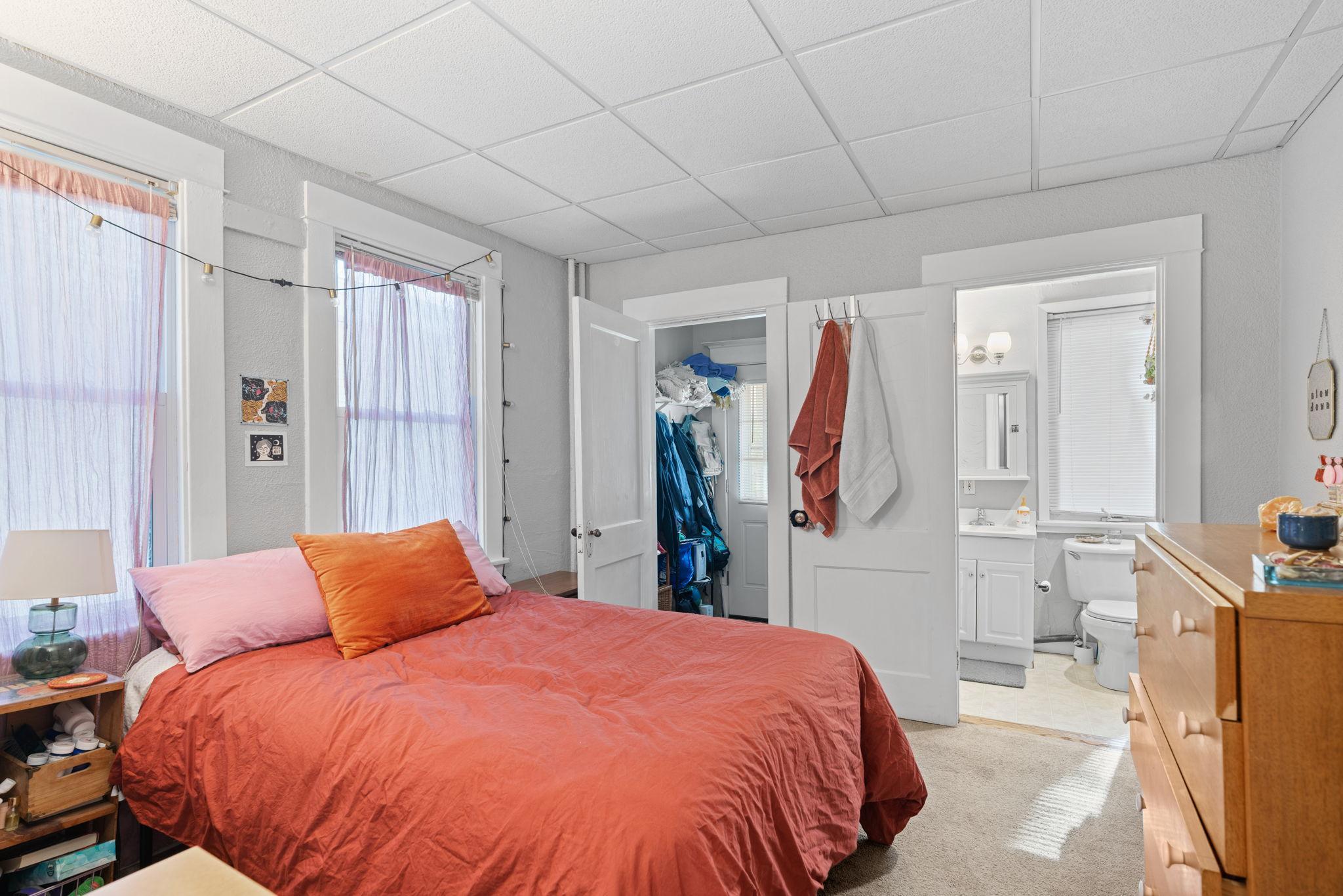 39-web-or-mls-2305 Garfield Ave-39.jpg