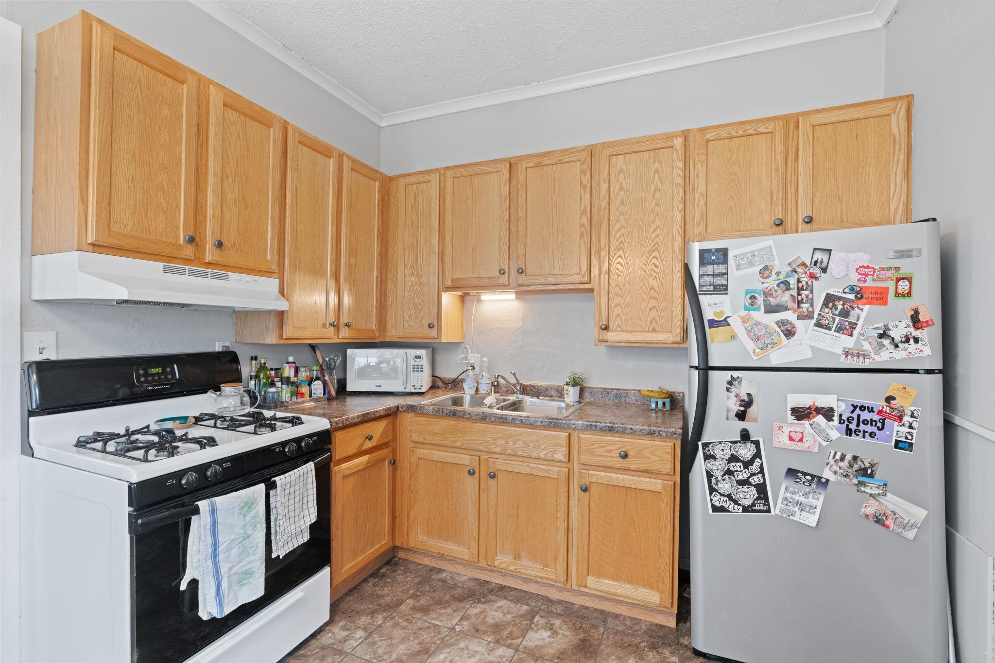 36-web-or-mls-2305 Garfield Ave-36.jpg