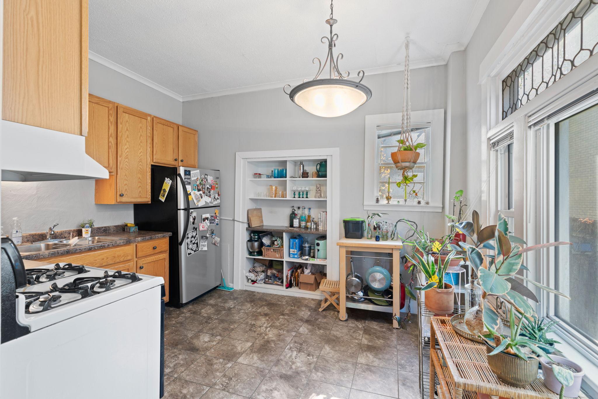 35-web-or-mls-2305 Garfield Ave-35.jpg