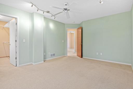 712 Stewart Avenue, Saint Paul, MN 55102