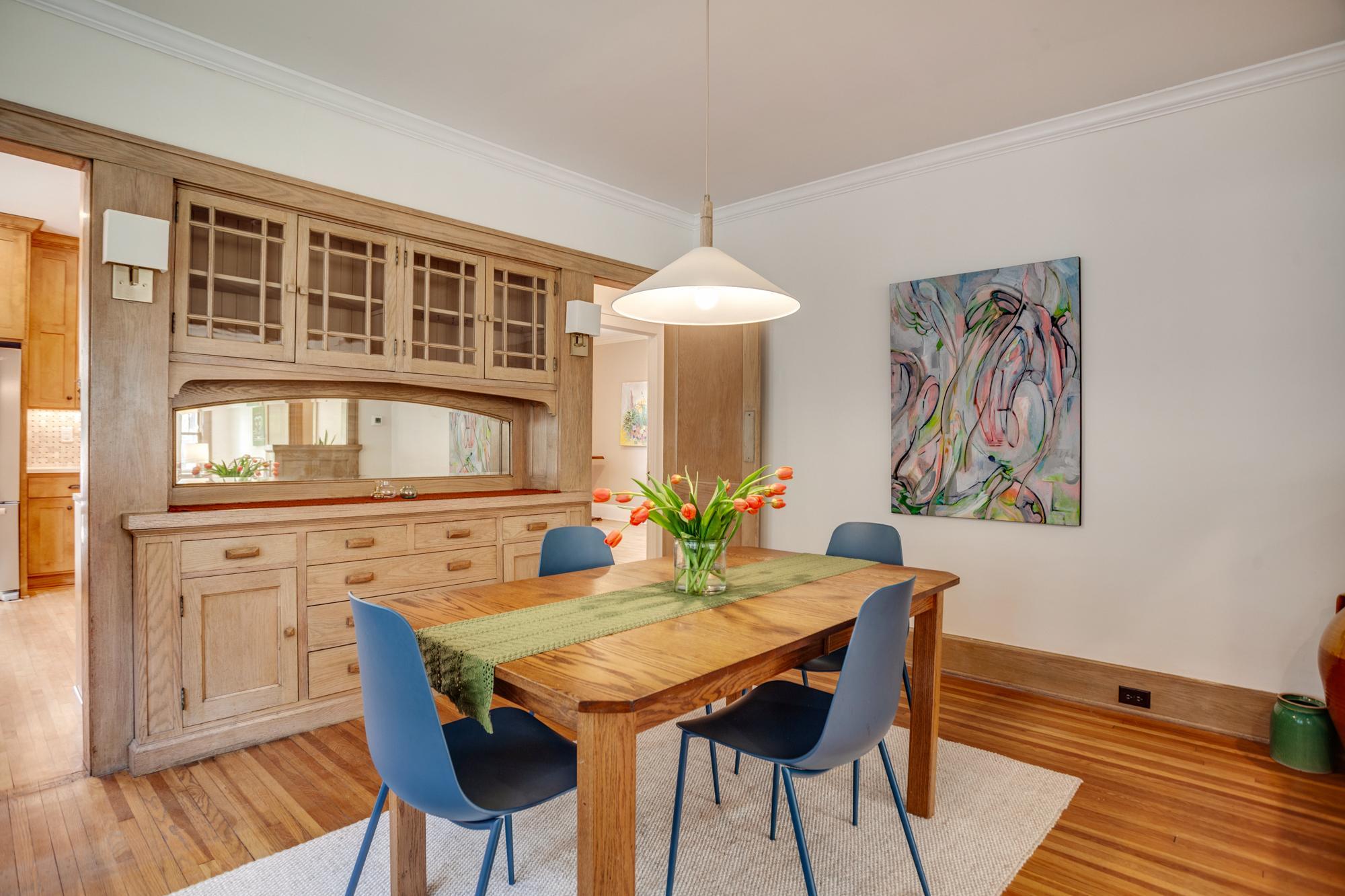 Built-in buffet