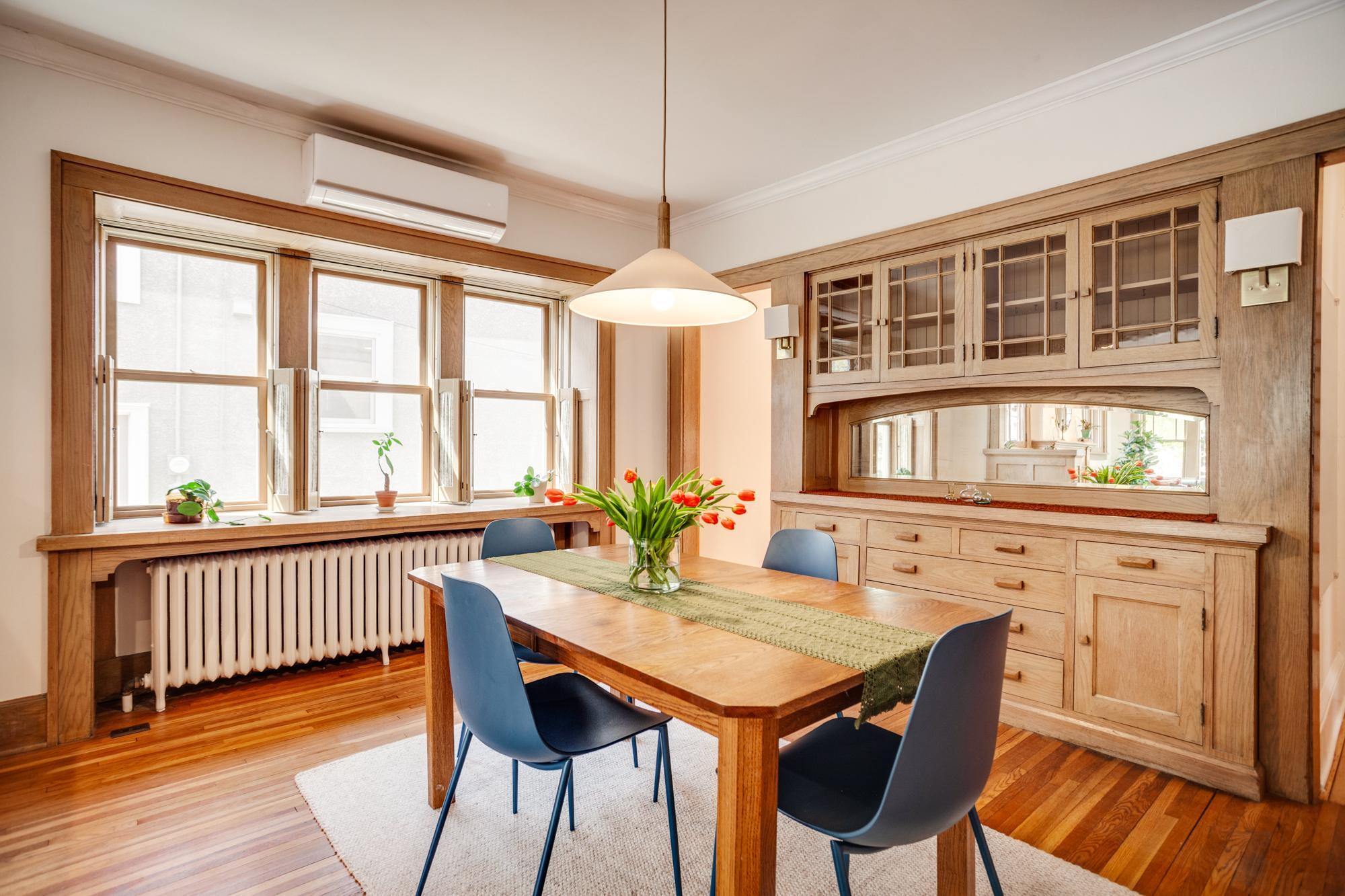 Built-in buffet