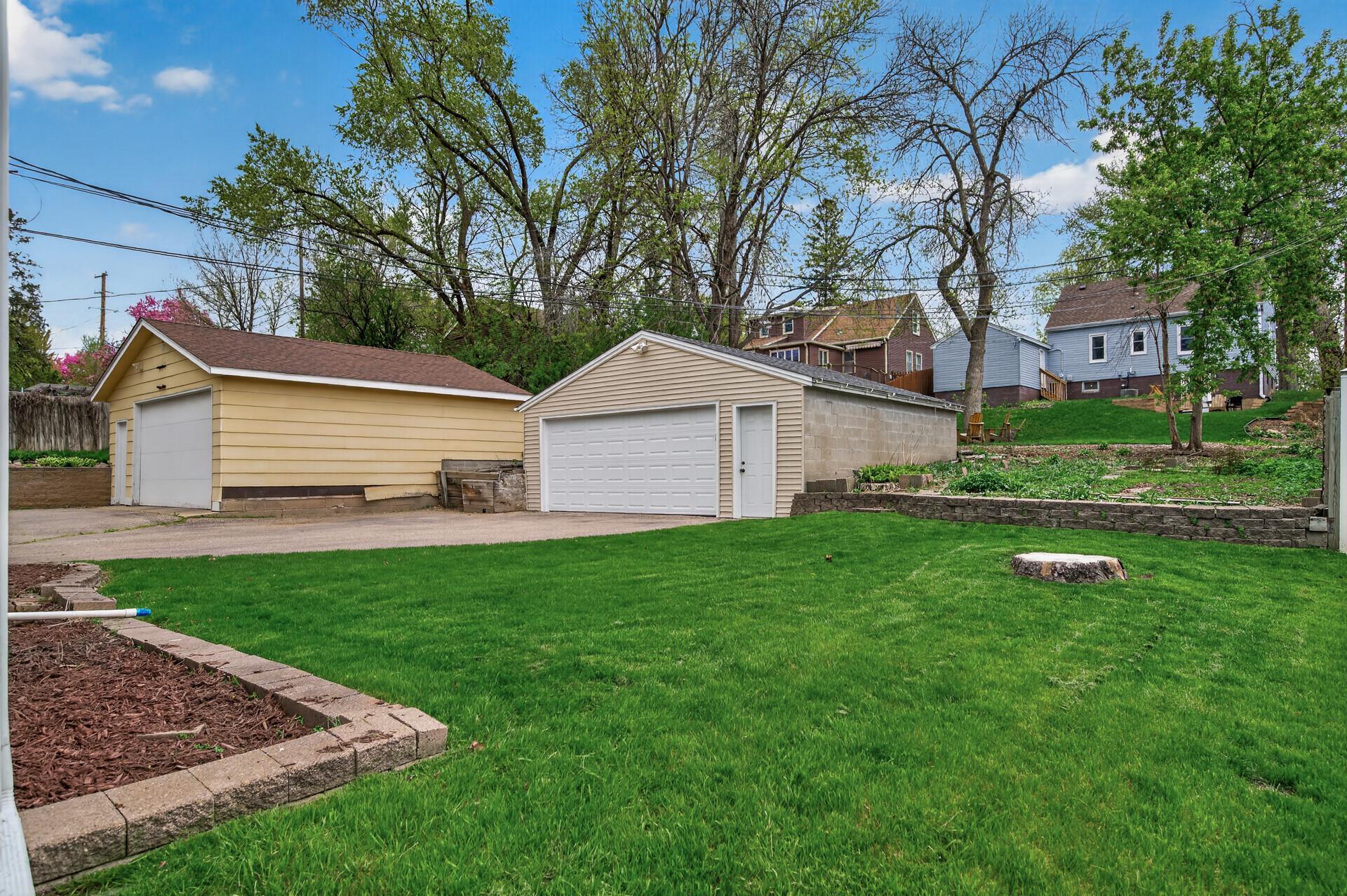 Make your gardening dreams come true in this backyard!