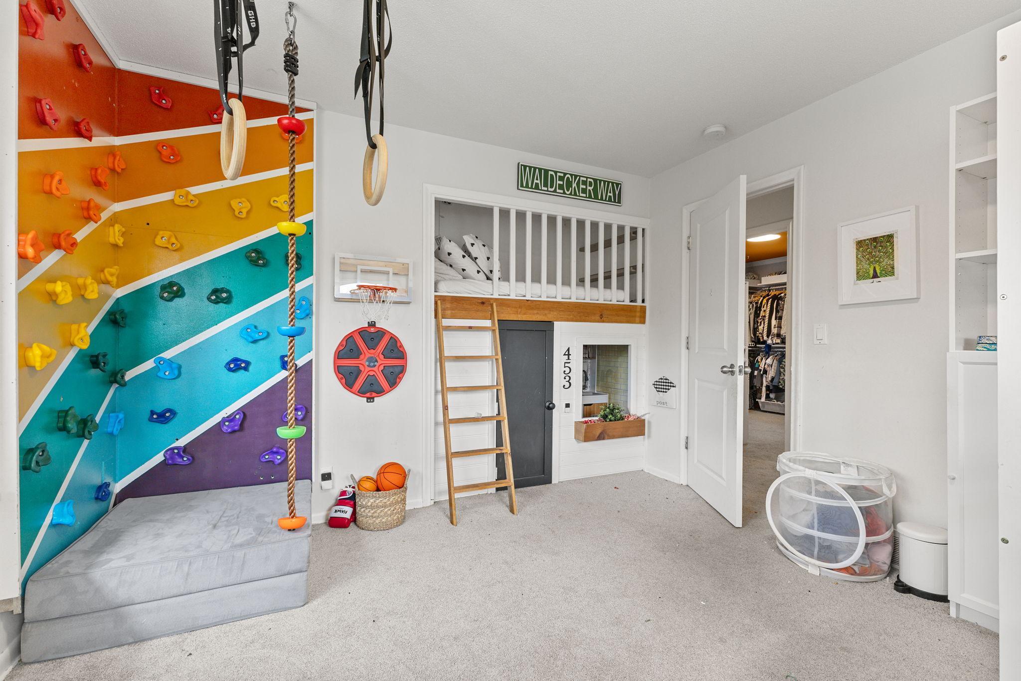 Vivid Spaces_8845 23rd Ave N_125.jpg