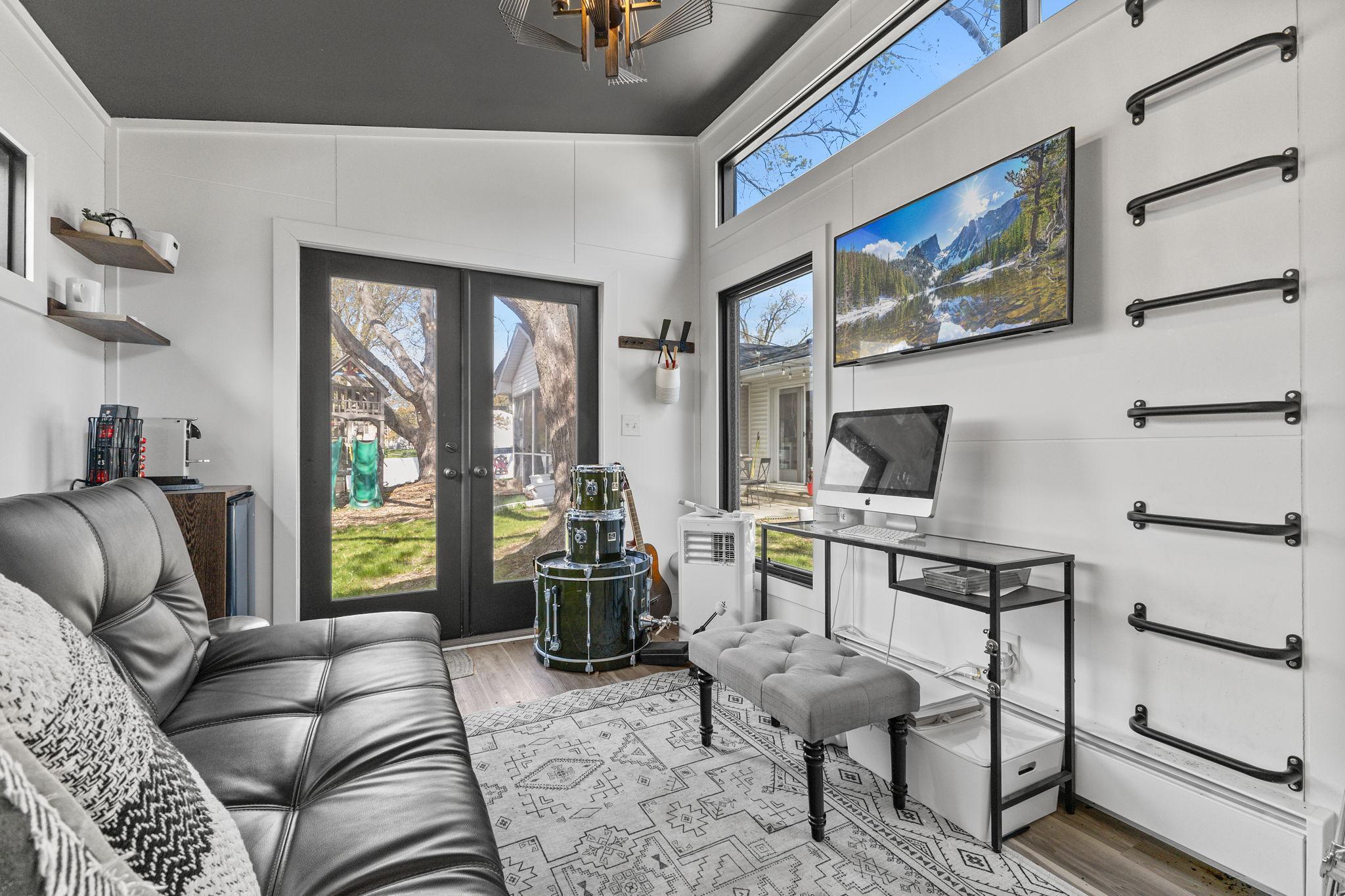 Vivid Spaces_8845 23rd Ave N_135.jpg