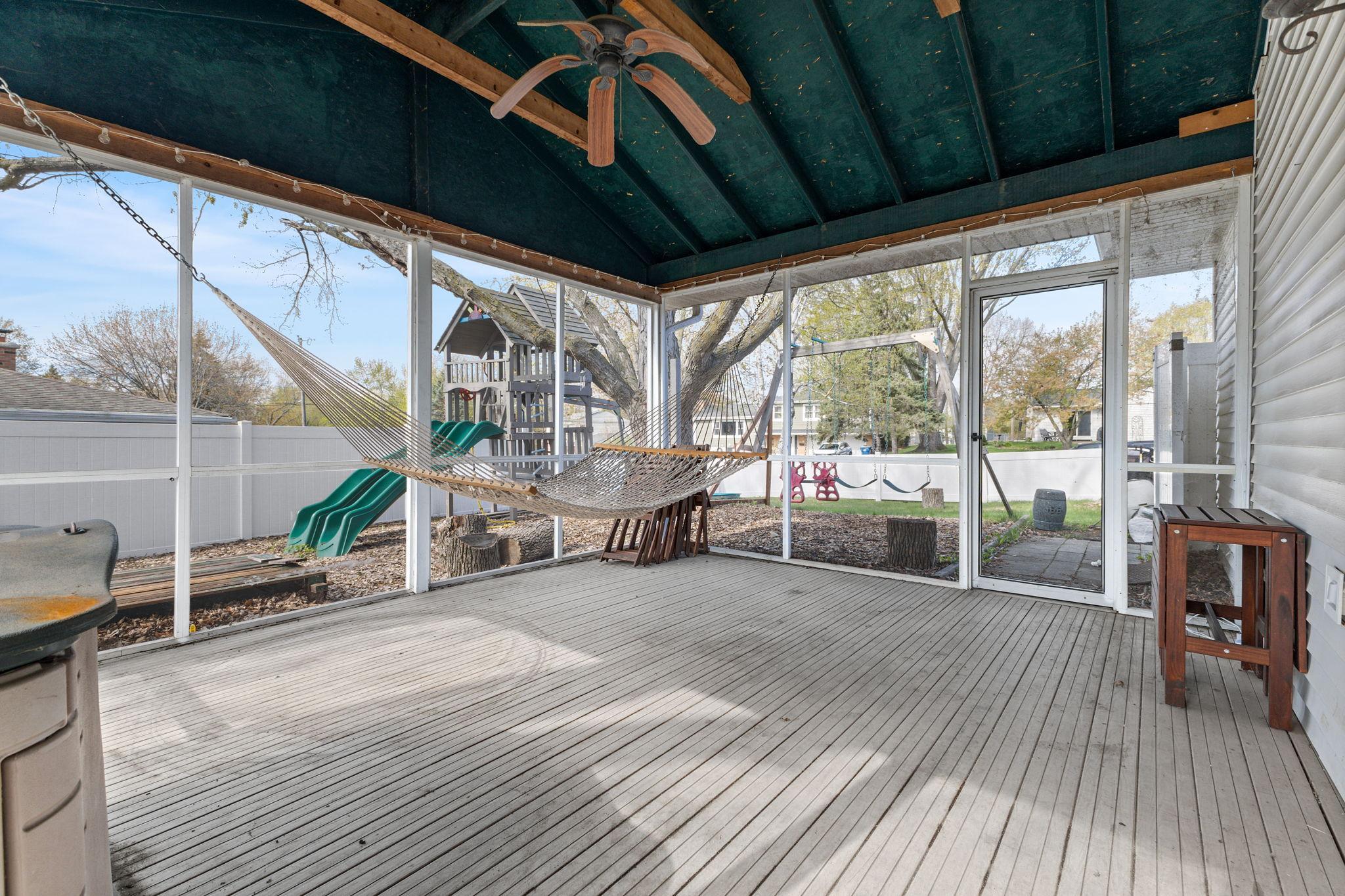 Vivid Spaces_8845 23rd Ave N_139.jpg