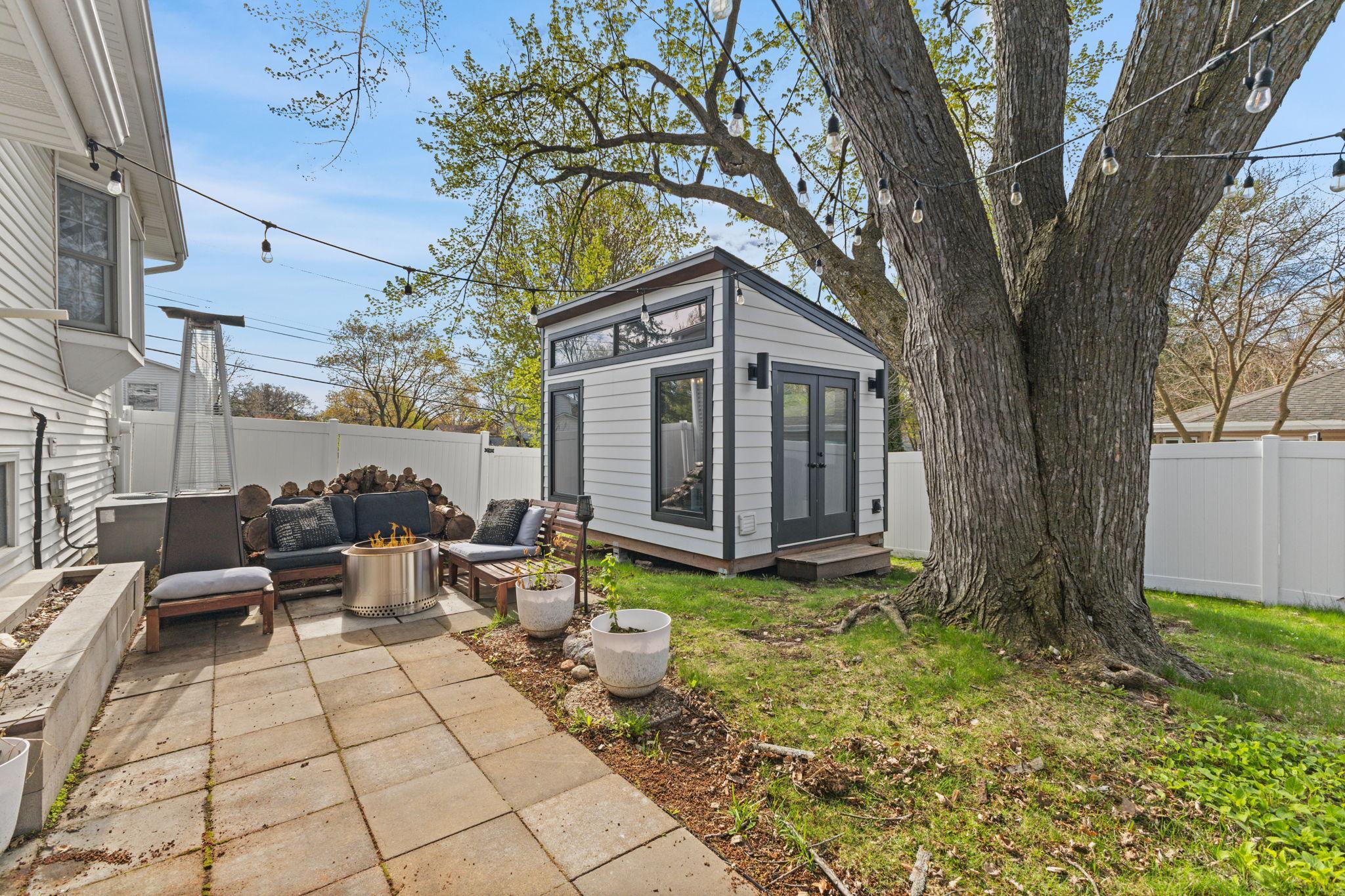Vivid Spaces_8845 23rd Ave N_137.jpg