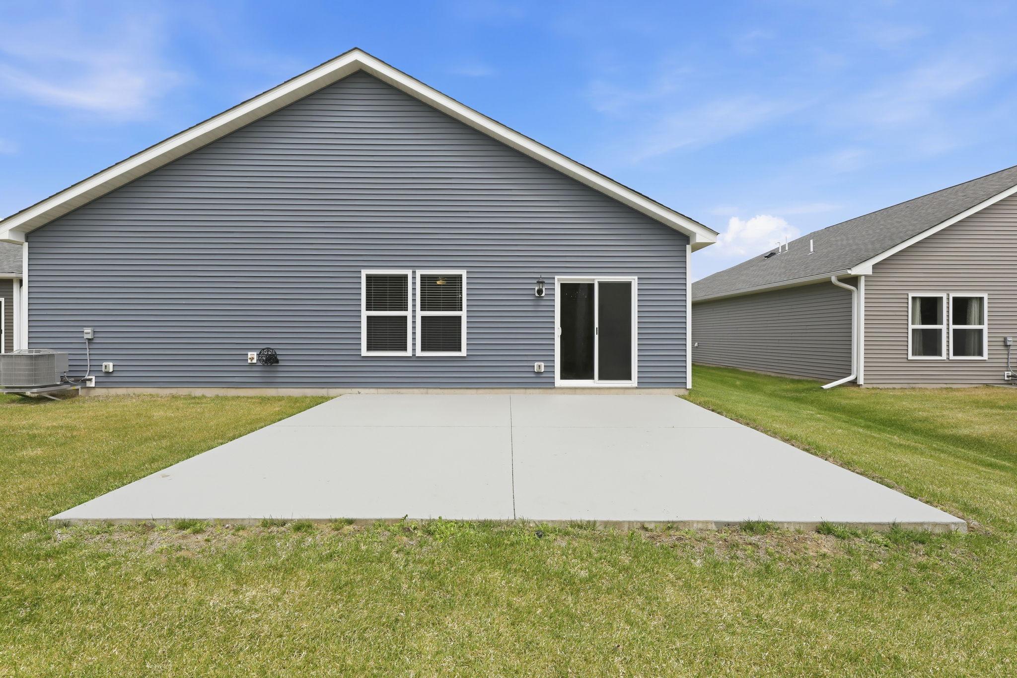 Backyard Walkout Patio 8X20