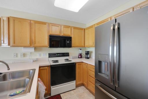 9462 Prairieview Trail N, Champlin, MN 55316