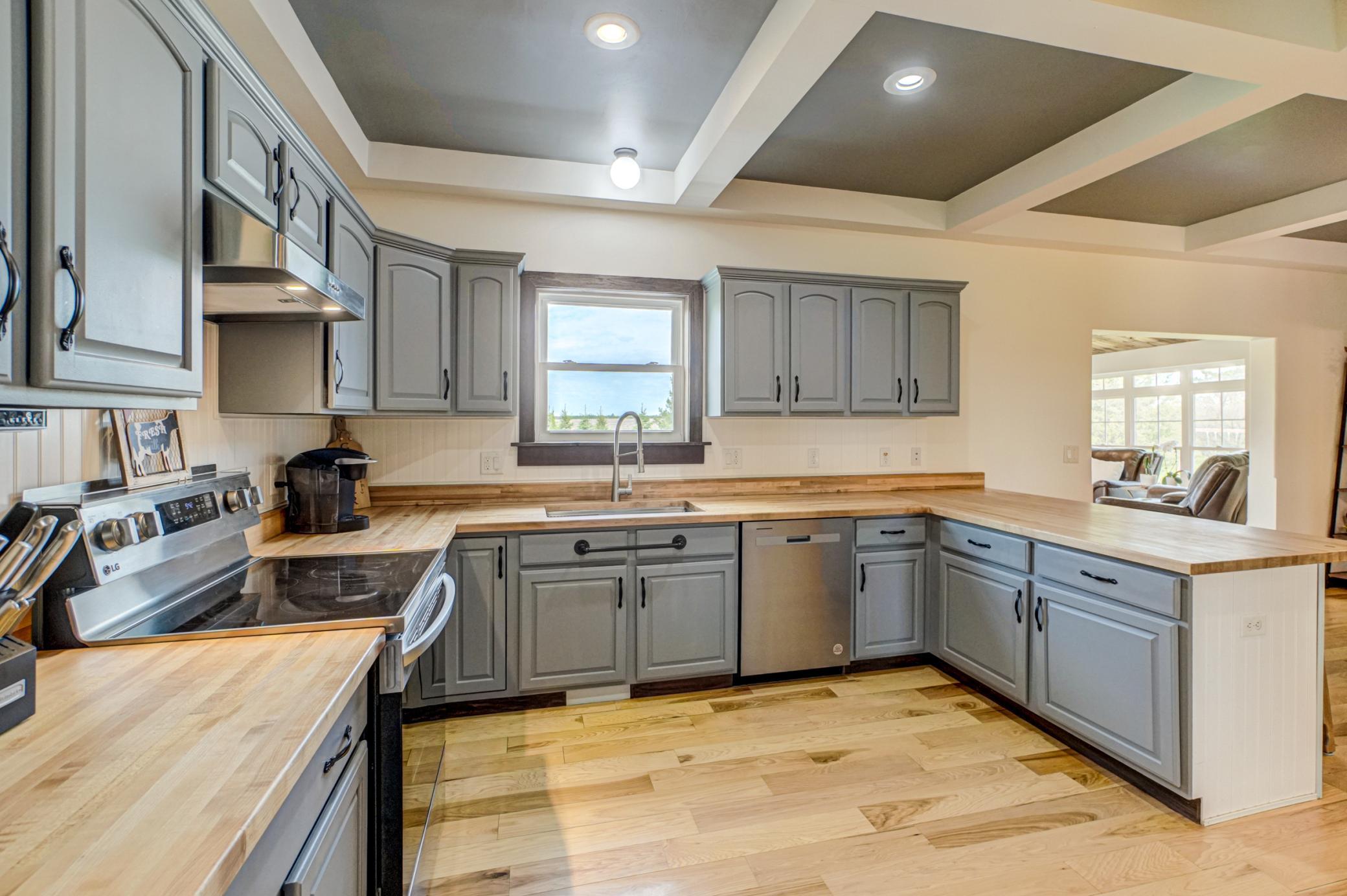 706 County Road H-60.jpg