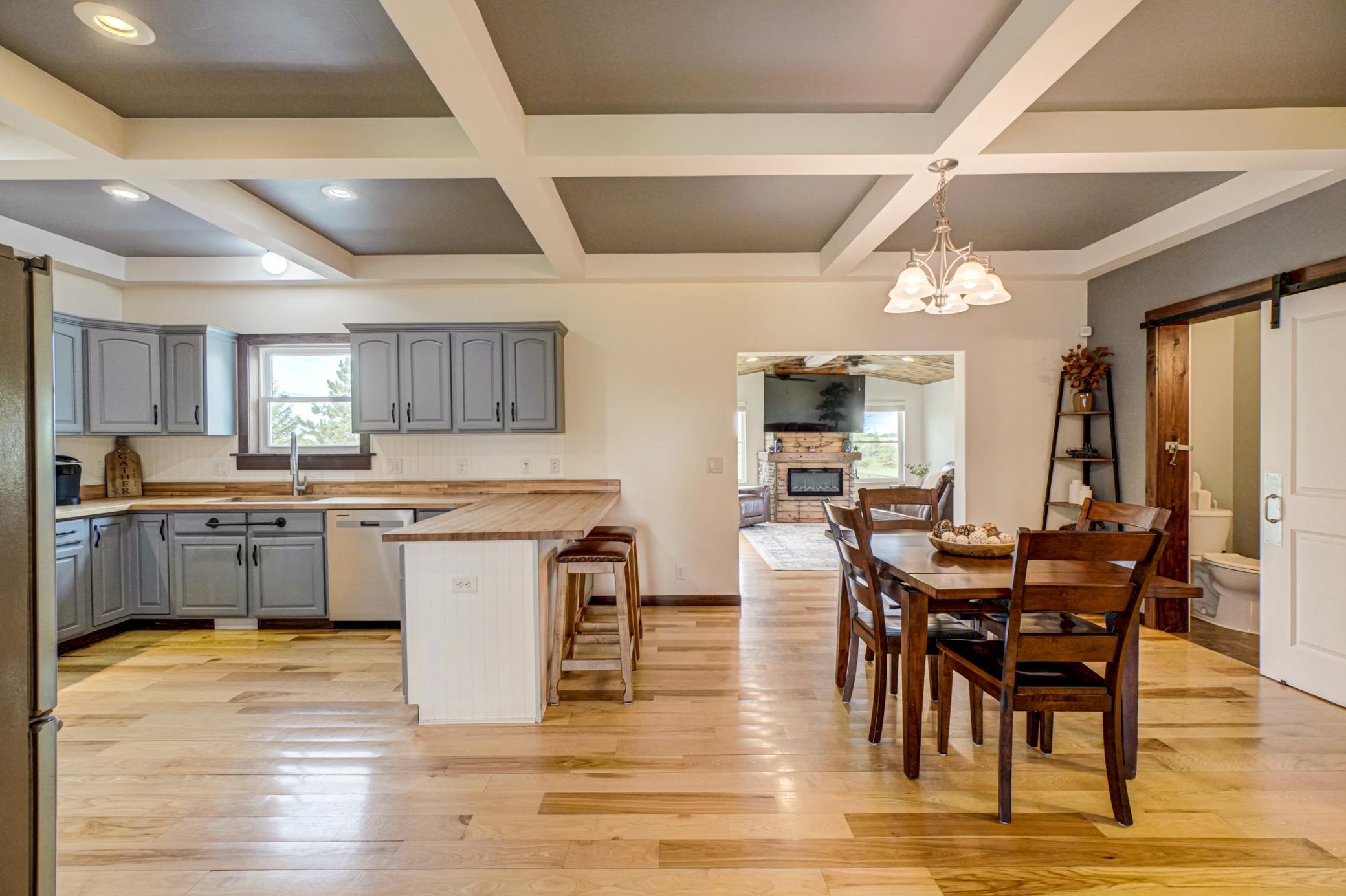 706 County Road H-52.jpg