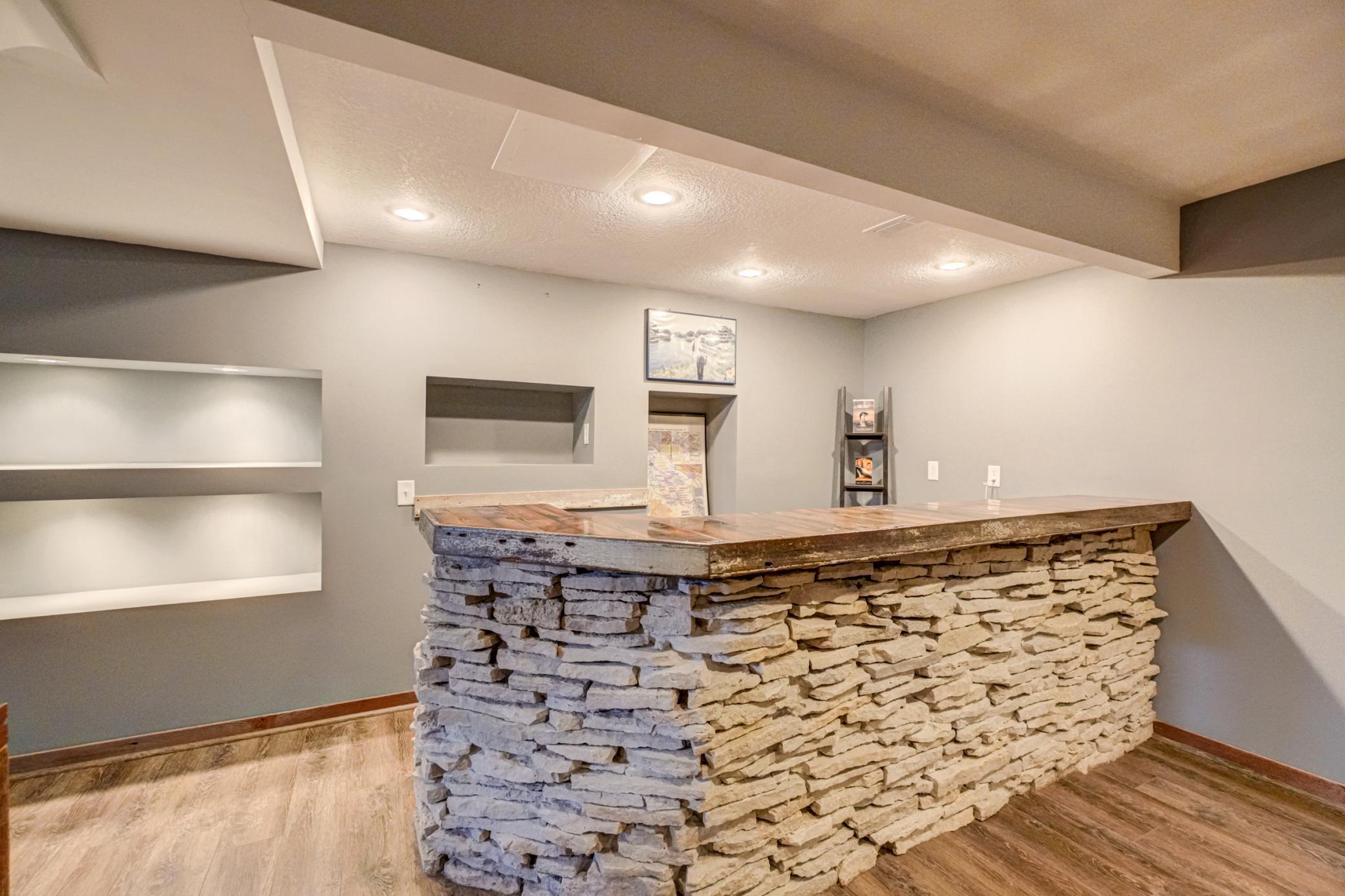 706 County Road H-12.jpg