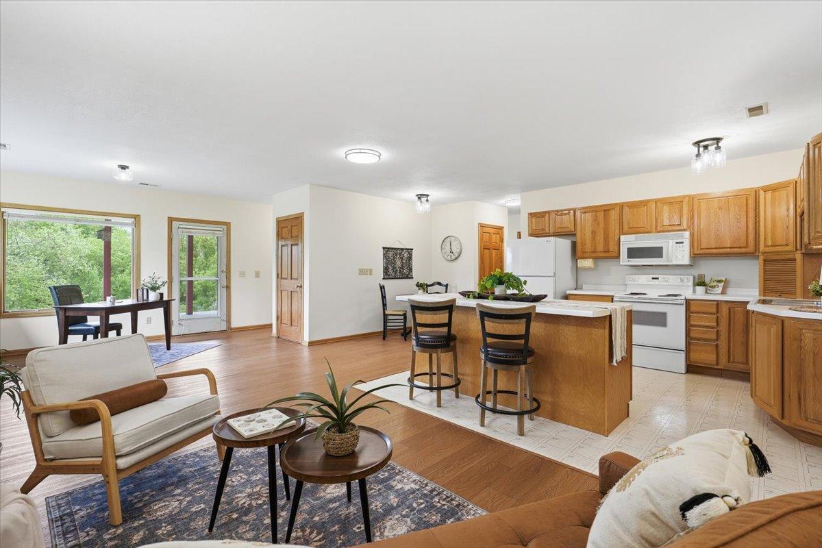 16-Kitchen2.jpg