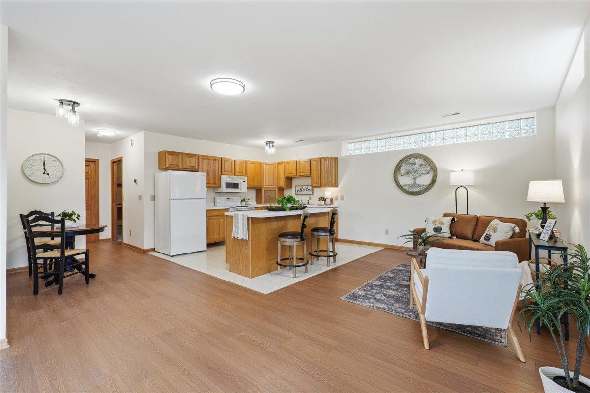 08-Kitchen2.jpg