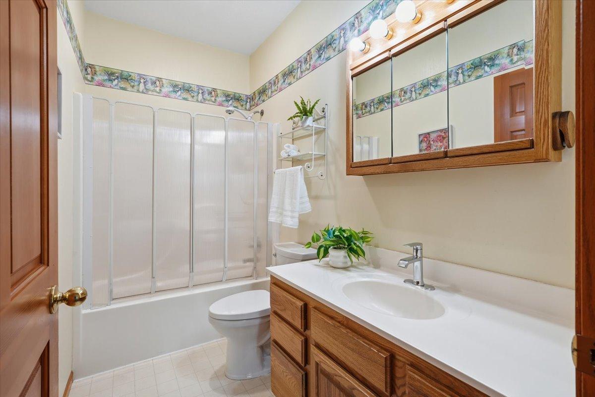 28-Bathroom 2.jpg