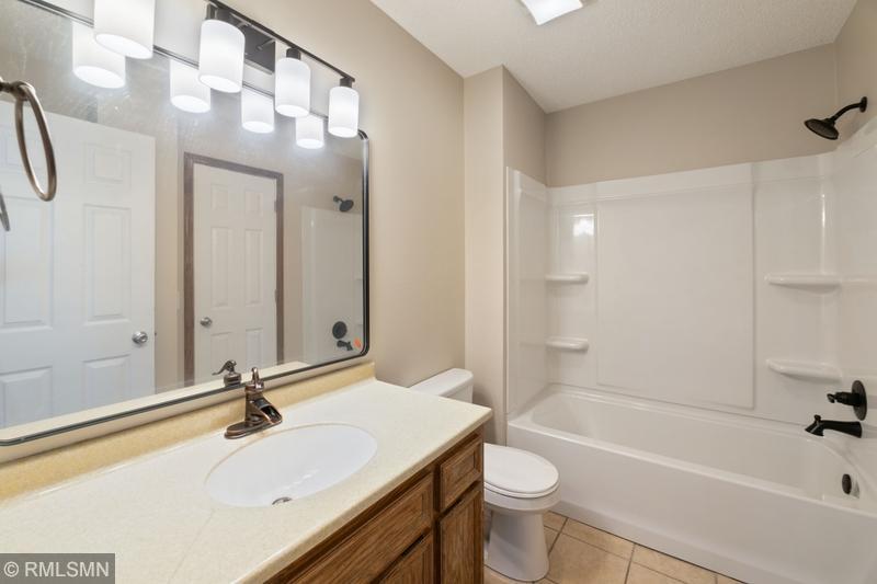 07_Upper Bathroom.jpg