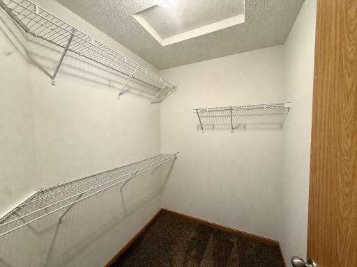 Bed 1 walk in closet