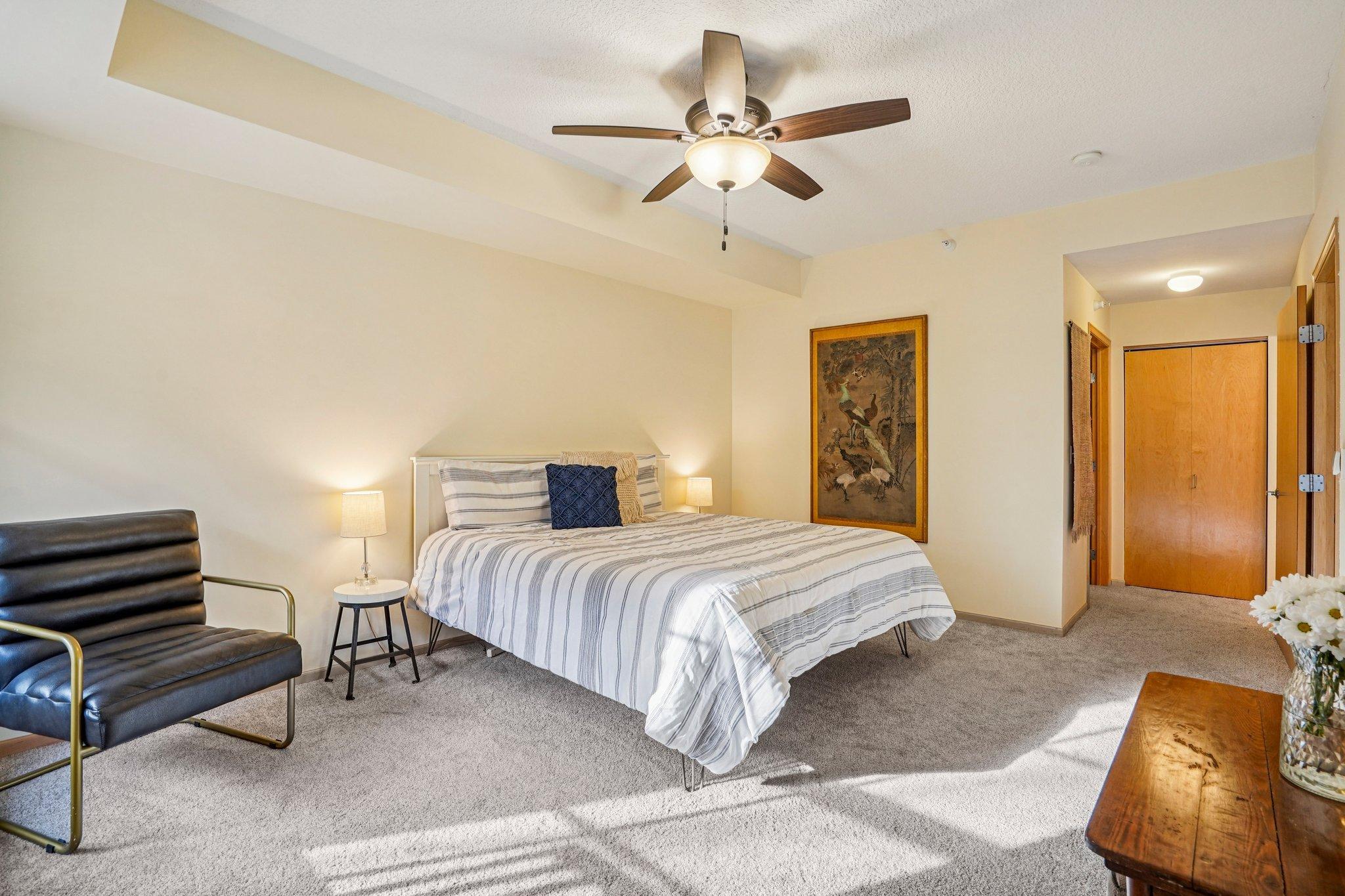 Owner's suite with ceiling fan