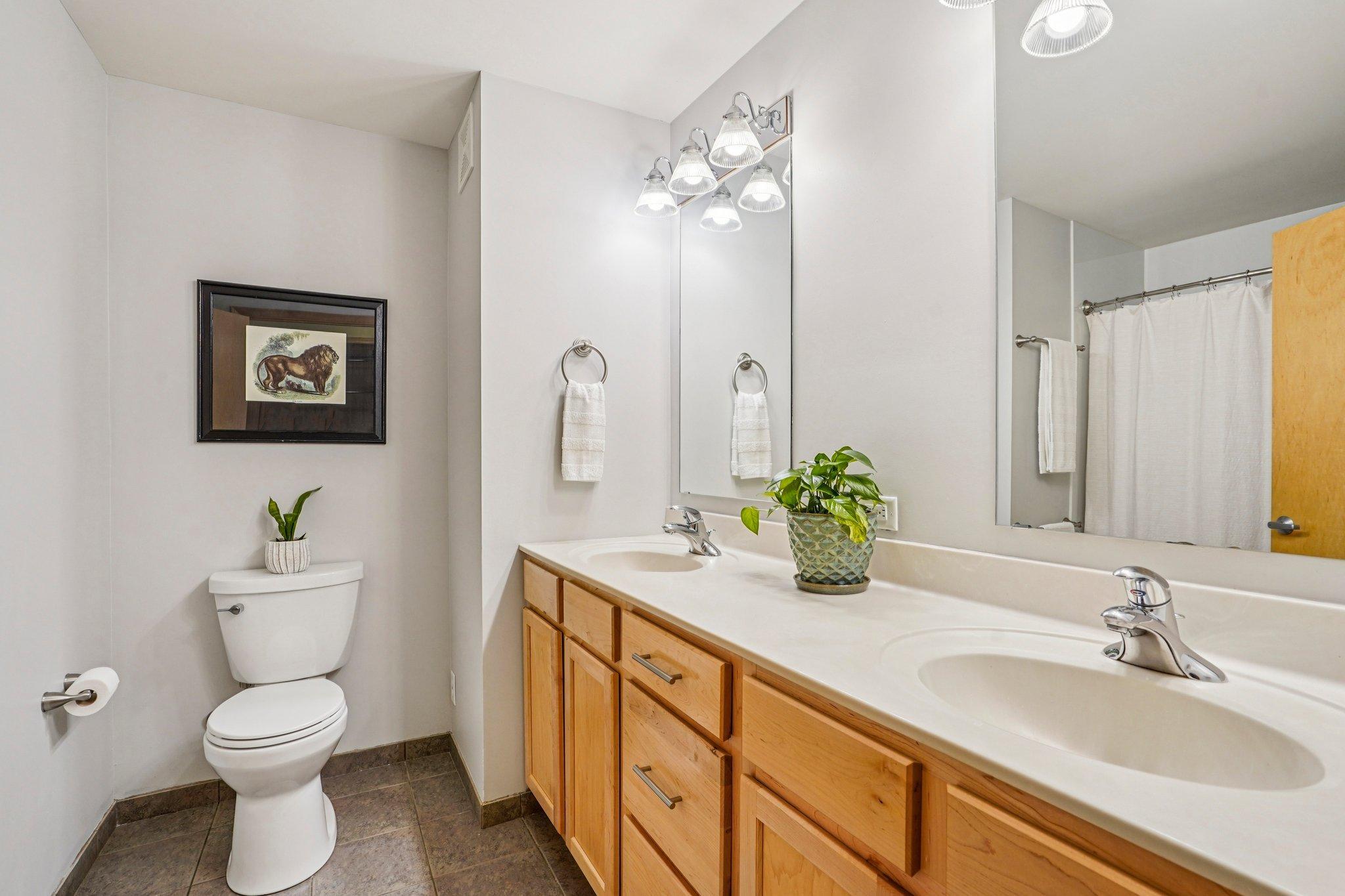 Owner's suite full bathroom - remodeled with a lifetime transferable warranty