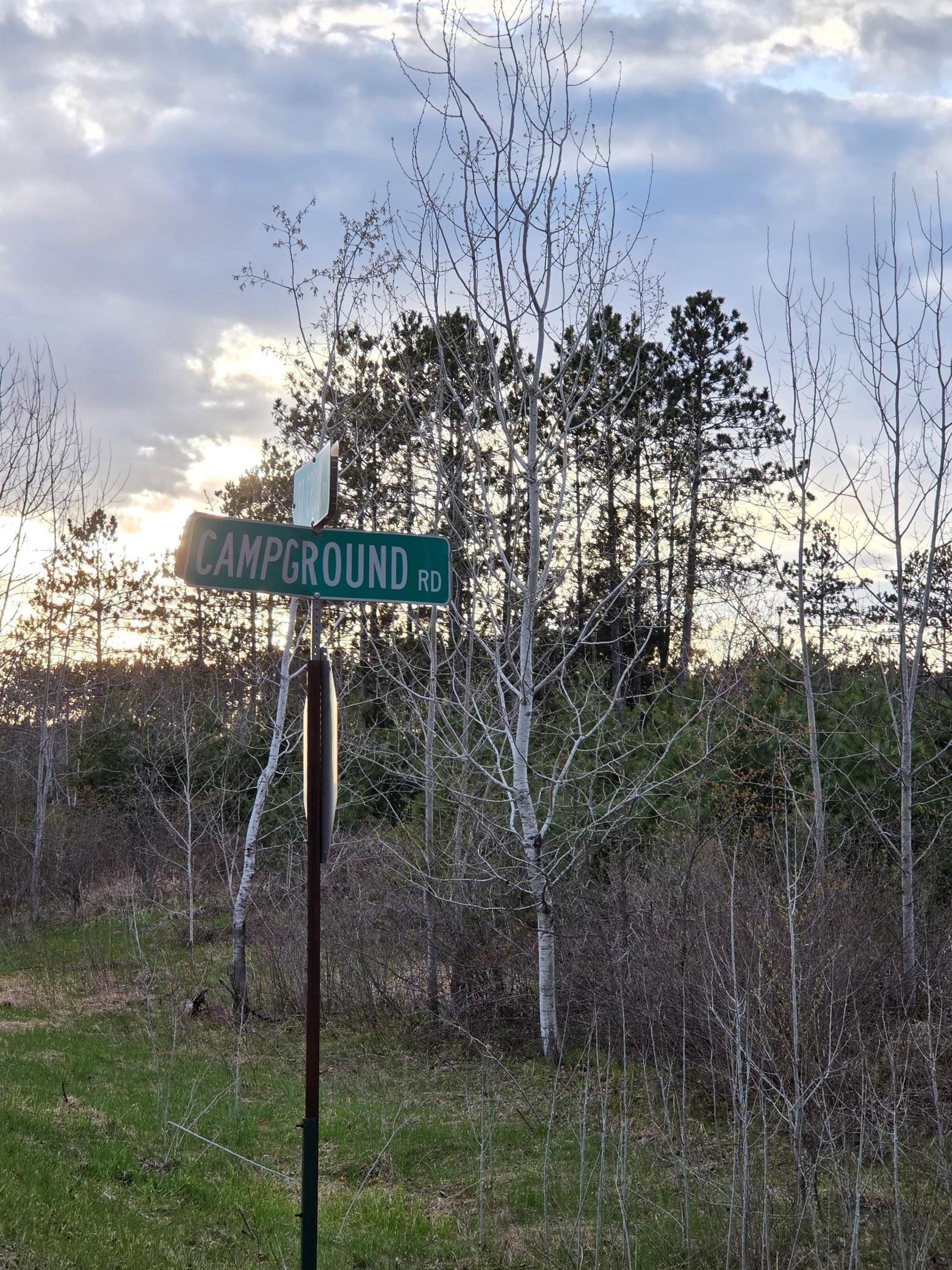 At the dead-end road, the start of the Snake River Campground.