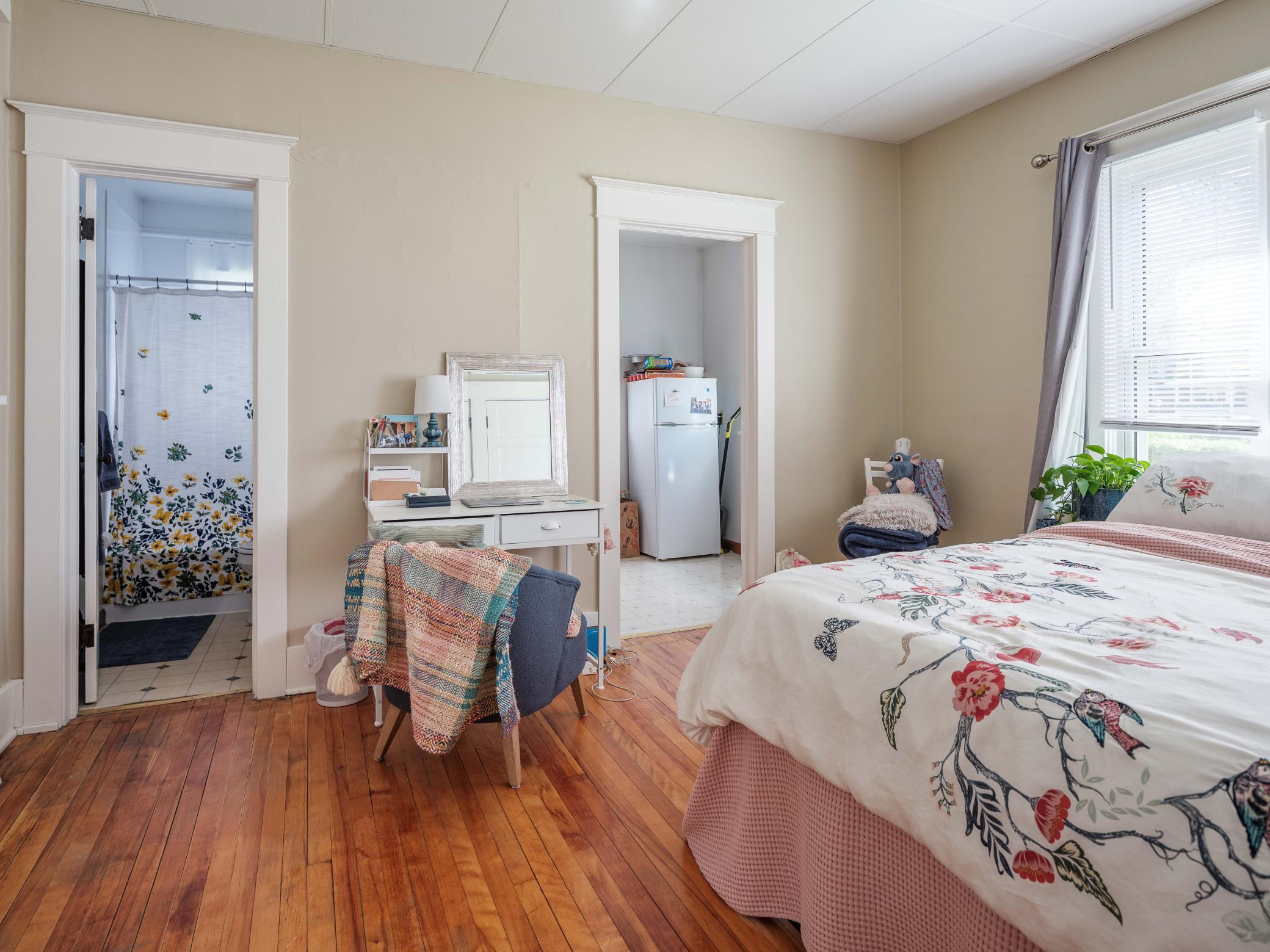 Unit #1 15 12th Ave NW-104.jpg