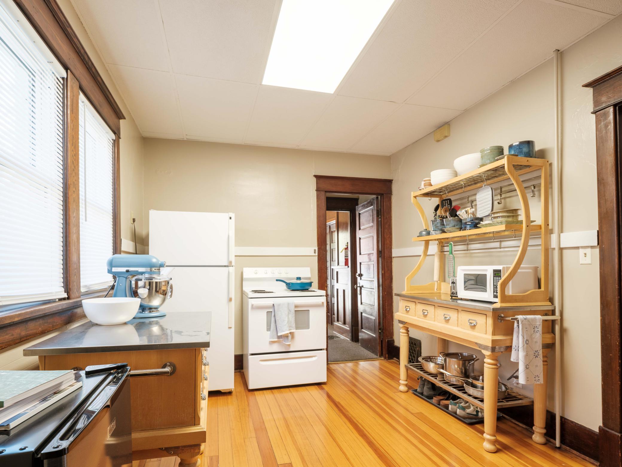 Unit #2 15 12th Ave NW-105.jpg