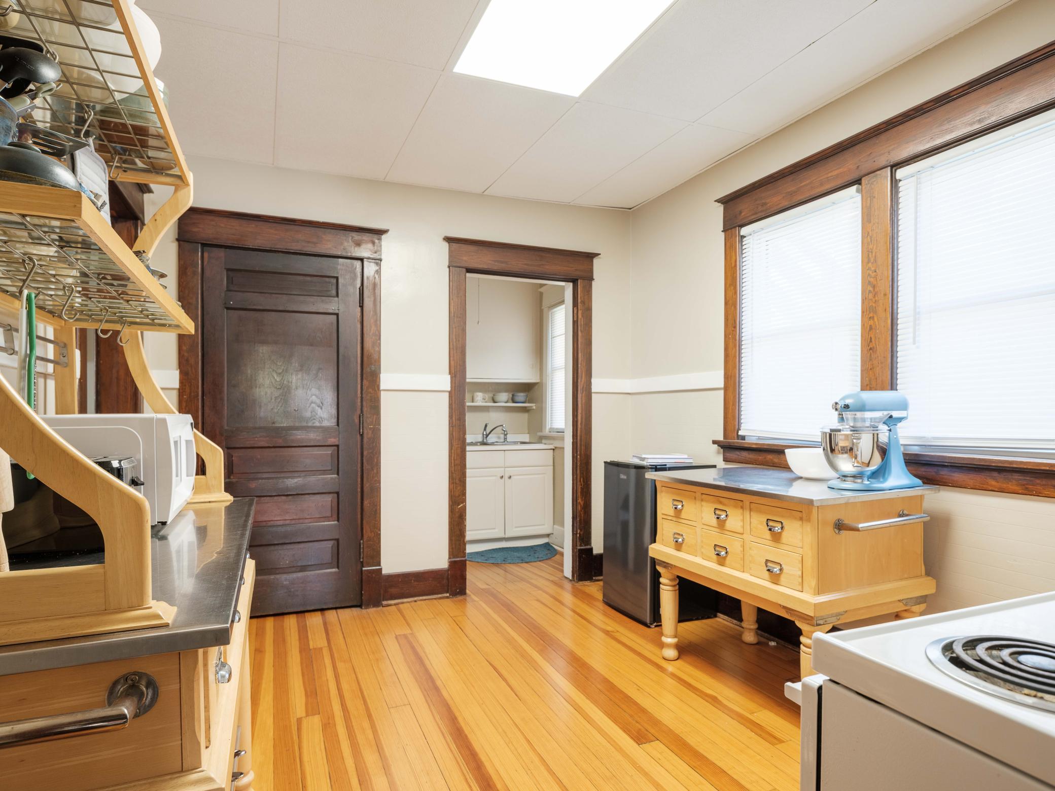Unit #2 15 12th Ave NW-106.jpg