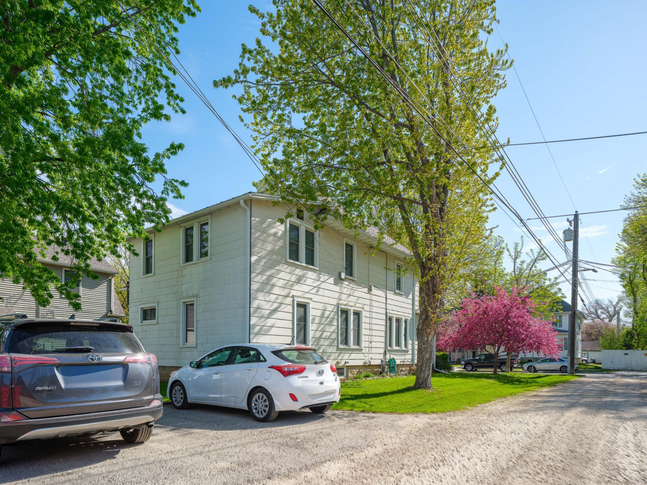 15 12th Ave NW-102.jpg