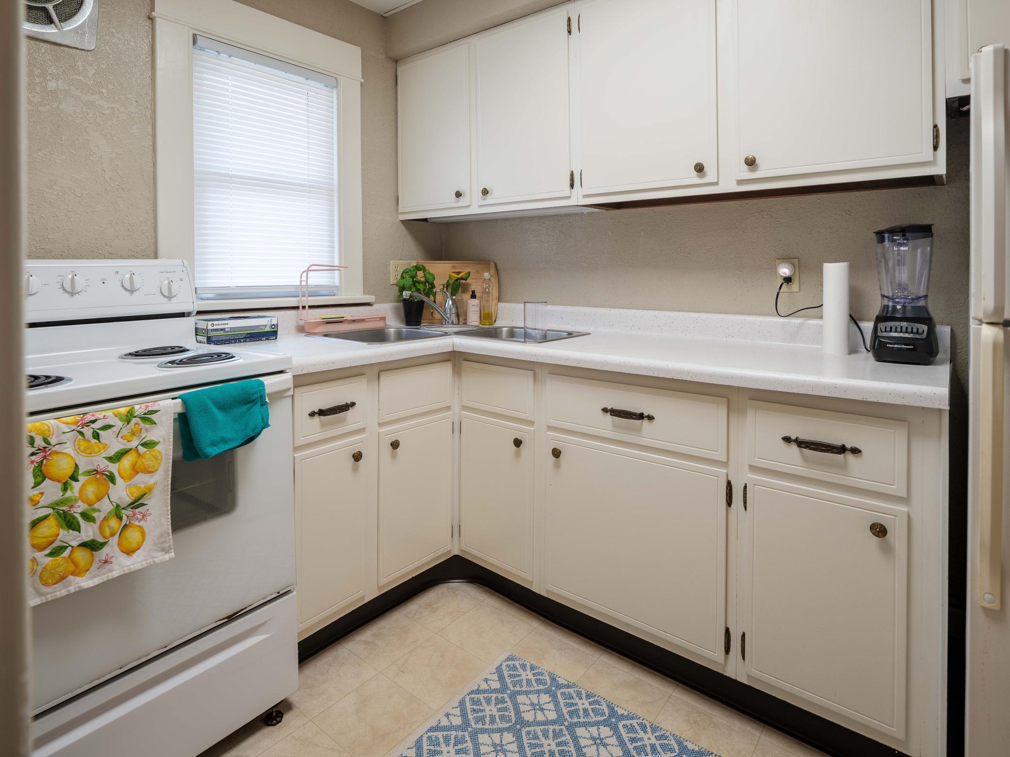 Unit #3 15 12th Ave NW-110.jpg