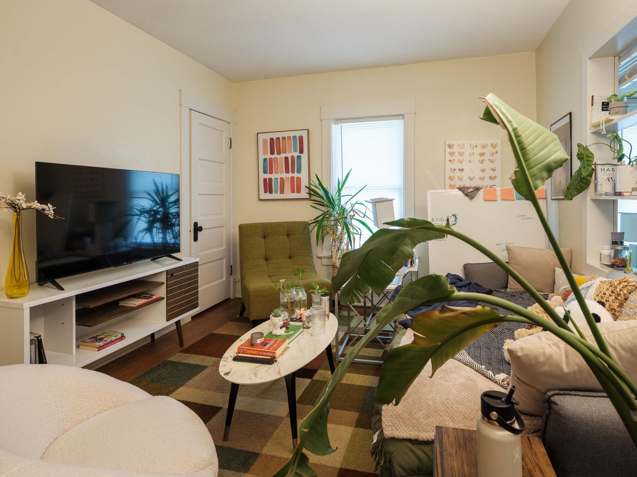Unit #3 15 12th Ave NW-109.jpg