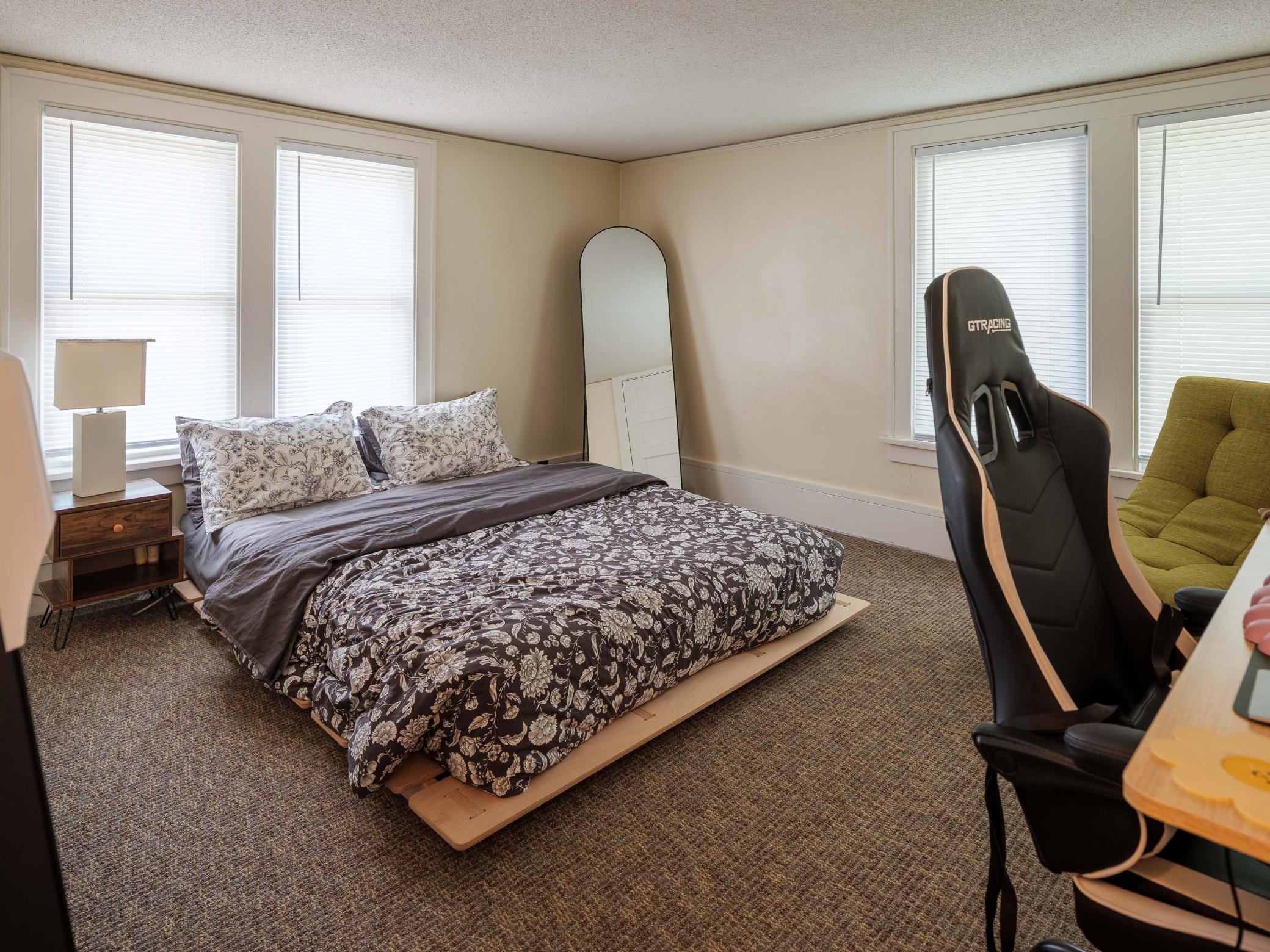 Unit #3 15 12th Ave NW-112.jpg