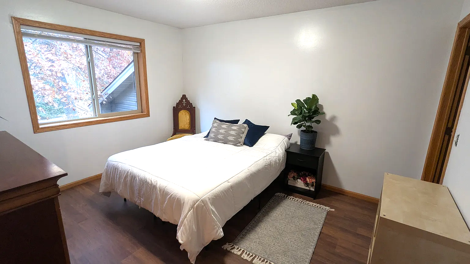Owner's bedroom with walk-in closet