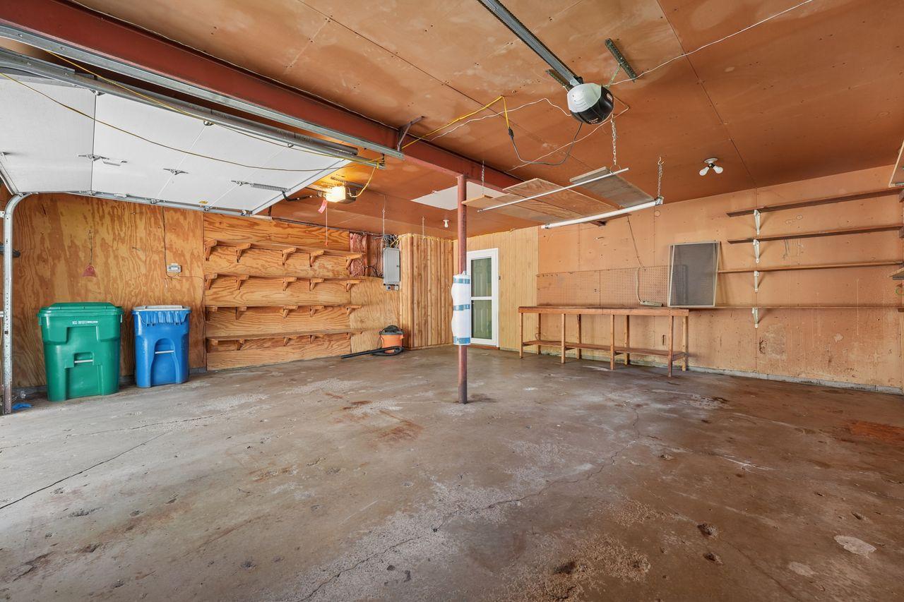 Attached 2 car garage 24x22