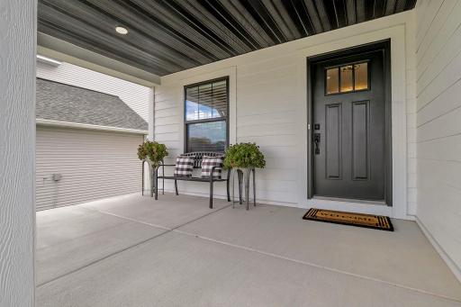 Spacious front porch area to greet your guests