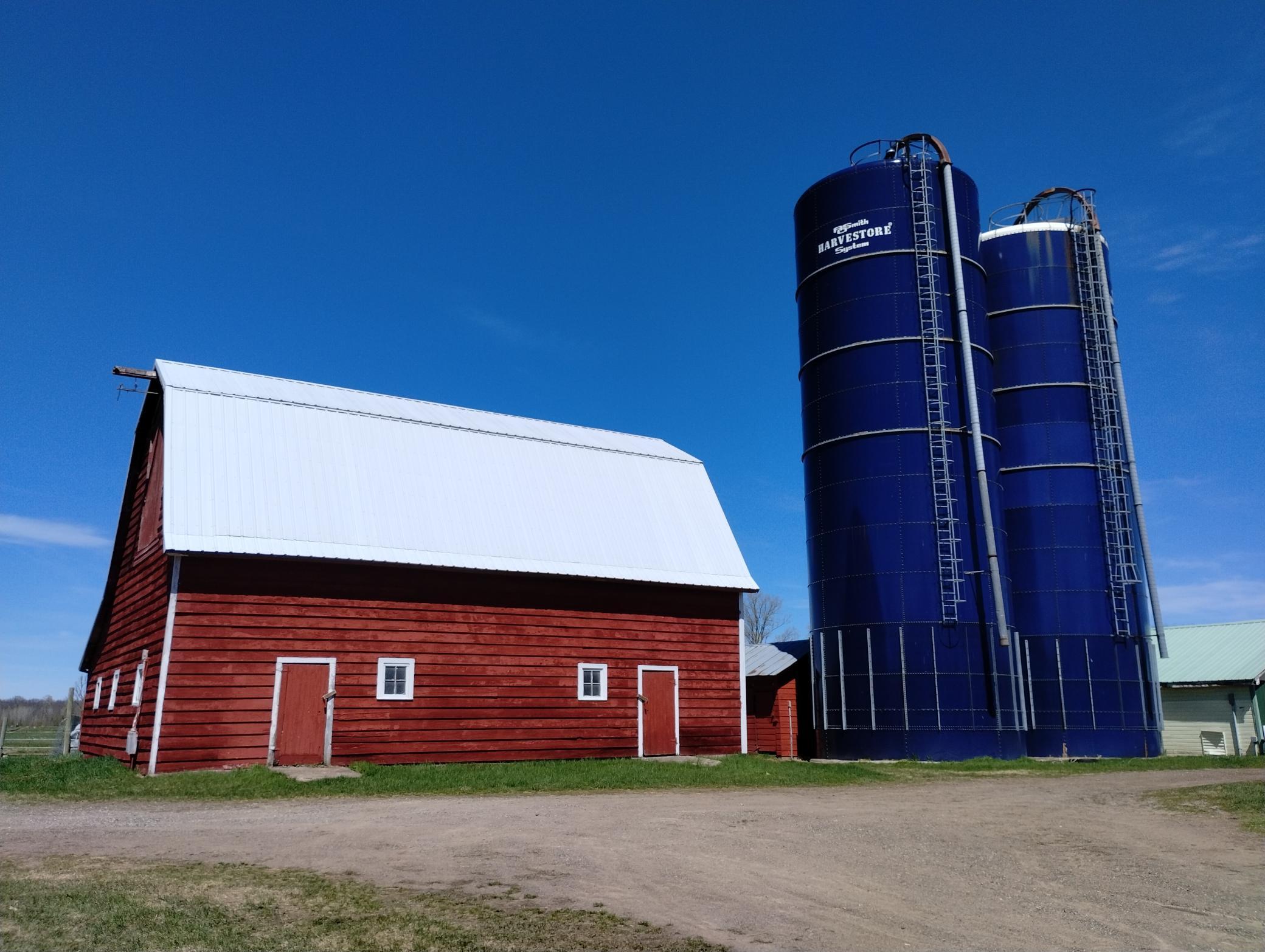 35x40 Barn & 2 20x60 Forage Harvestore Silos