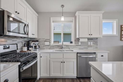 6186 Quenroe Avenue NE, Elk River, MN 55330
