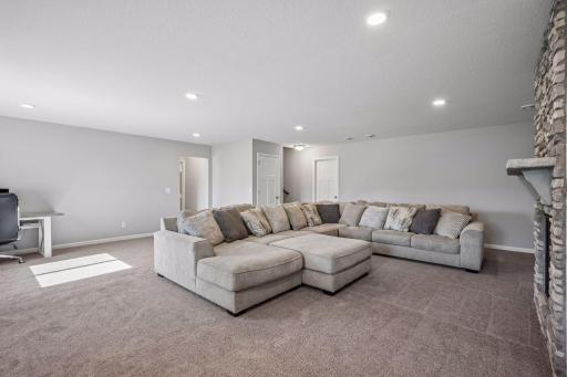 6186 Quenroe Avenue NE, Elk River, MN 55330